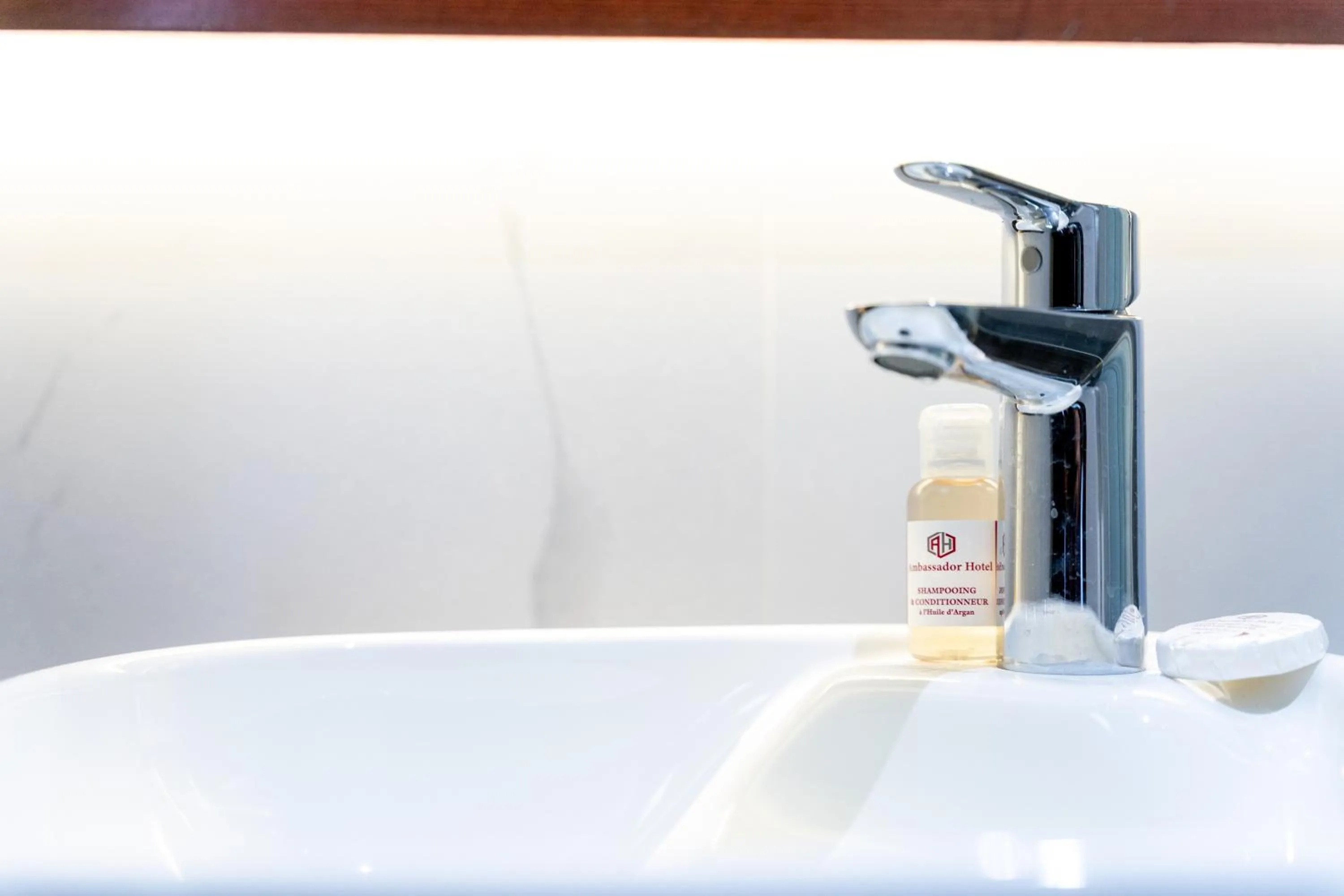 Bathroom in Hotel Les Ambassadeurs