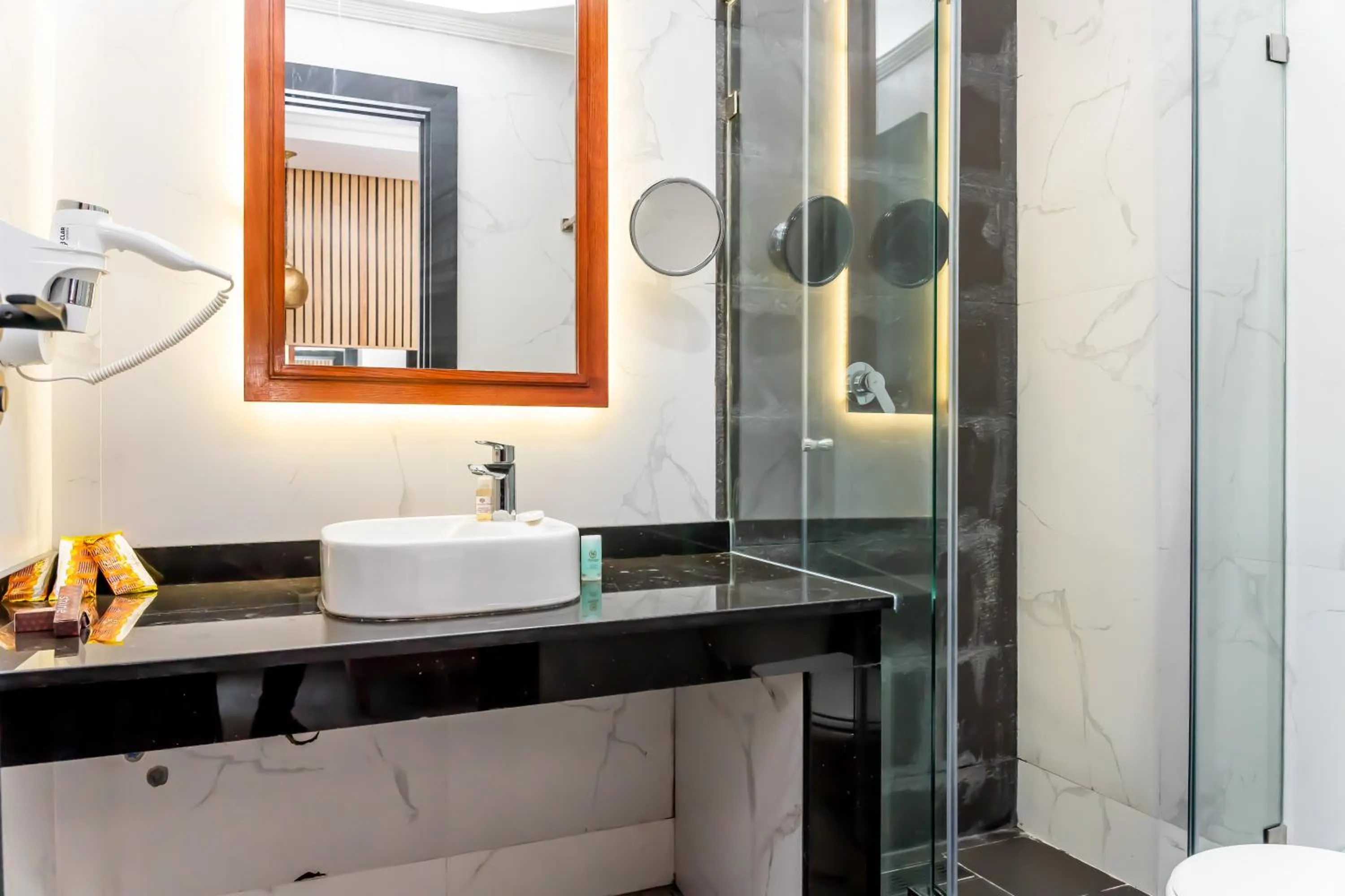 Bathroom in Hotel Les Ambassadeurs