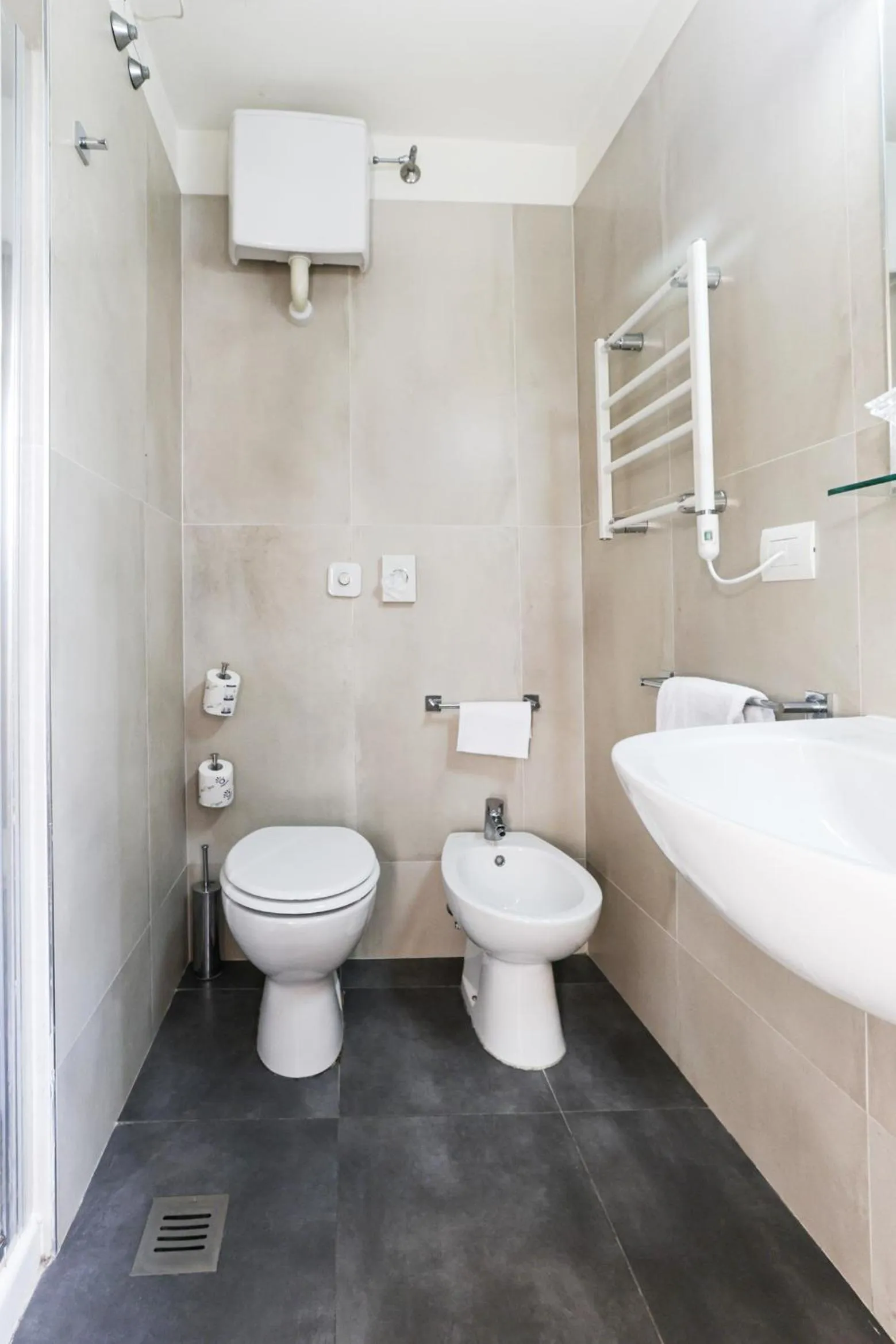 Bathroom in Albergo Firenze