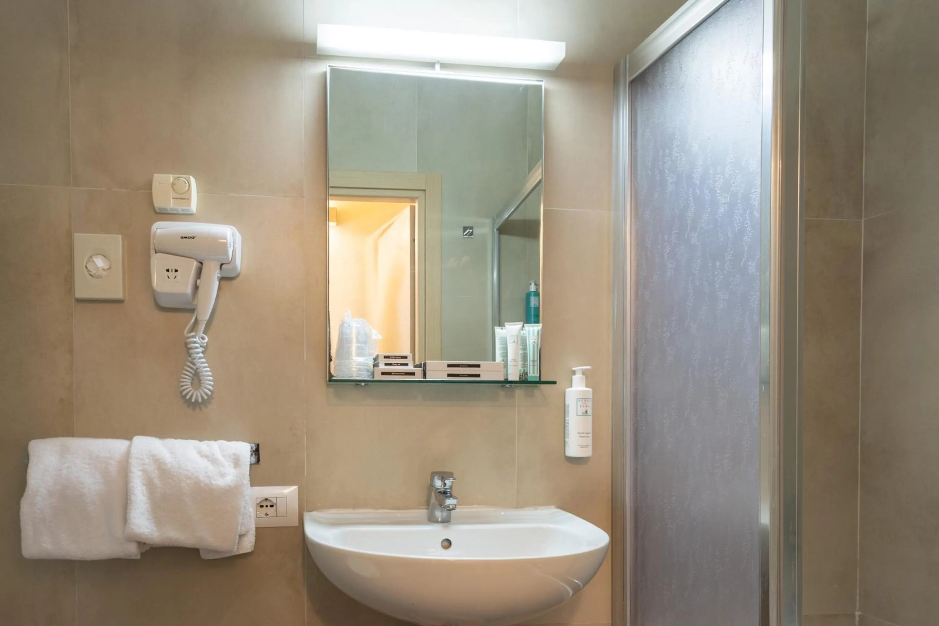 Shower in Albergo Firenze