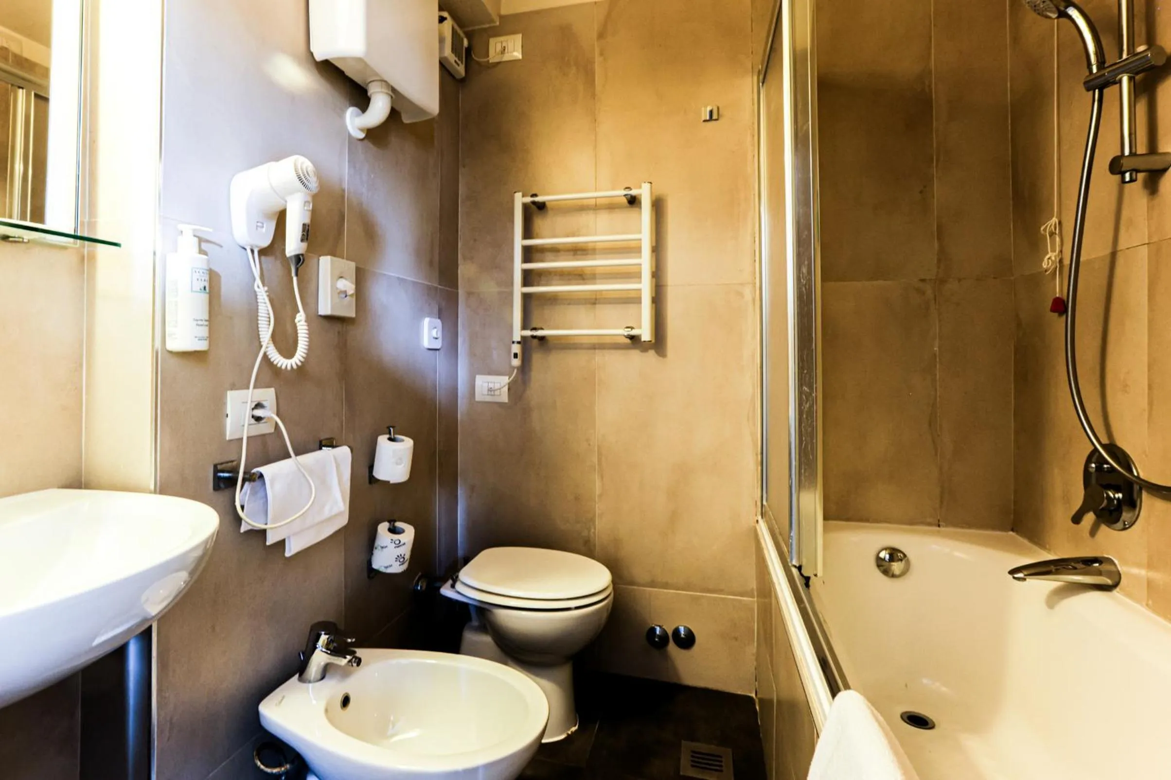 Bathroom in Albergo Firenze