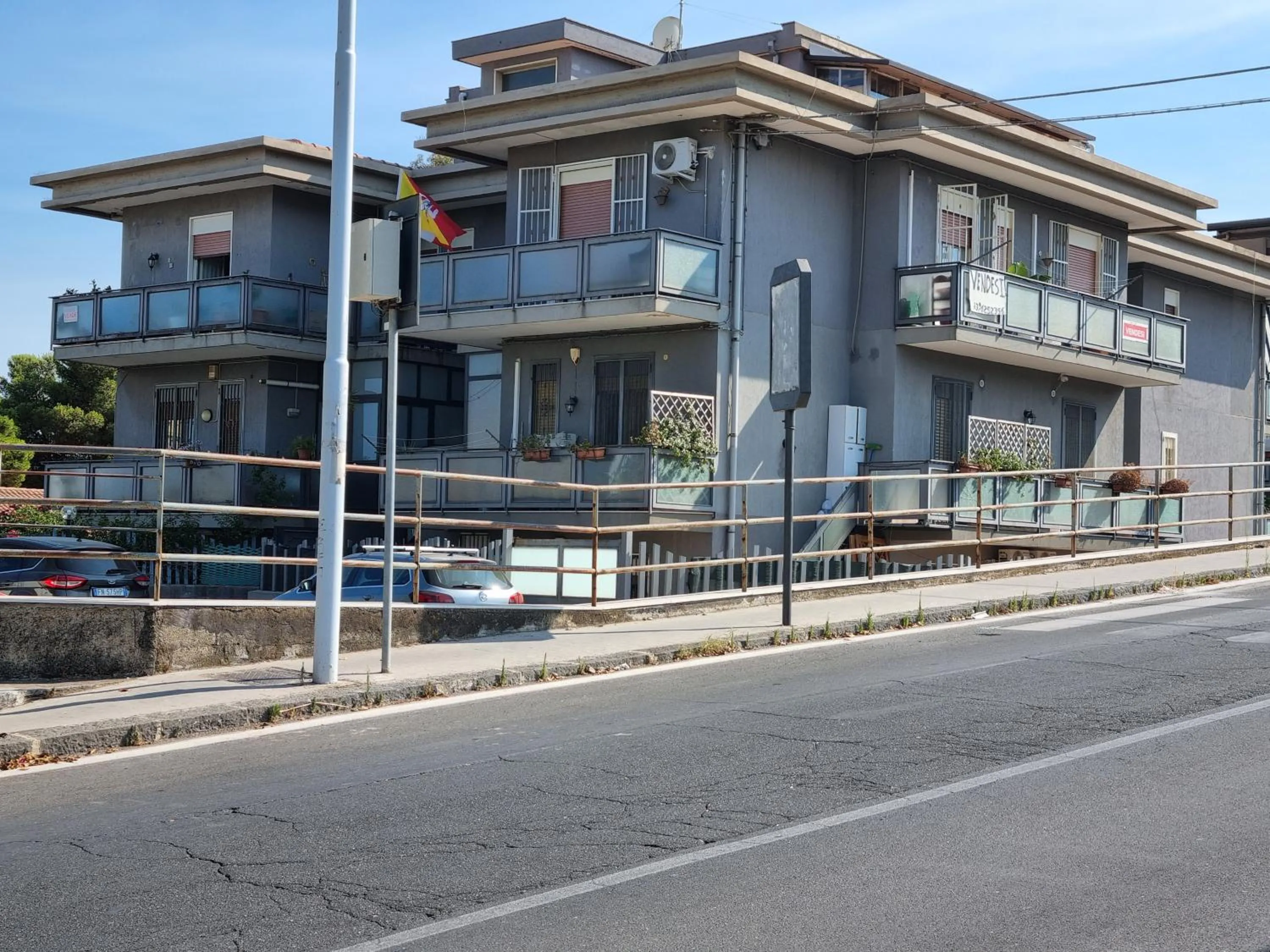 Property building in B&B United States of Europe
