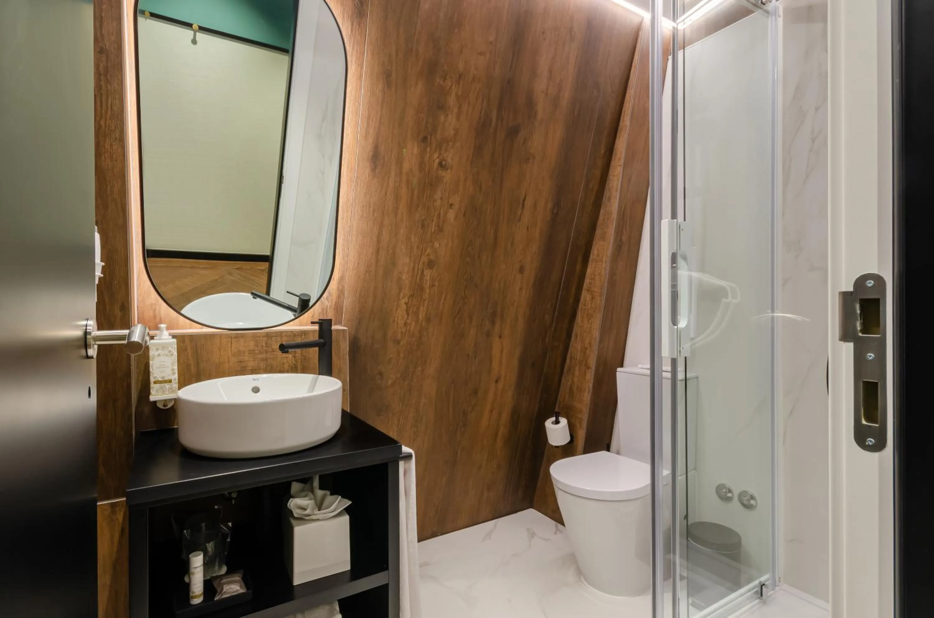 Bathroom in Nicola Rossio Hotel