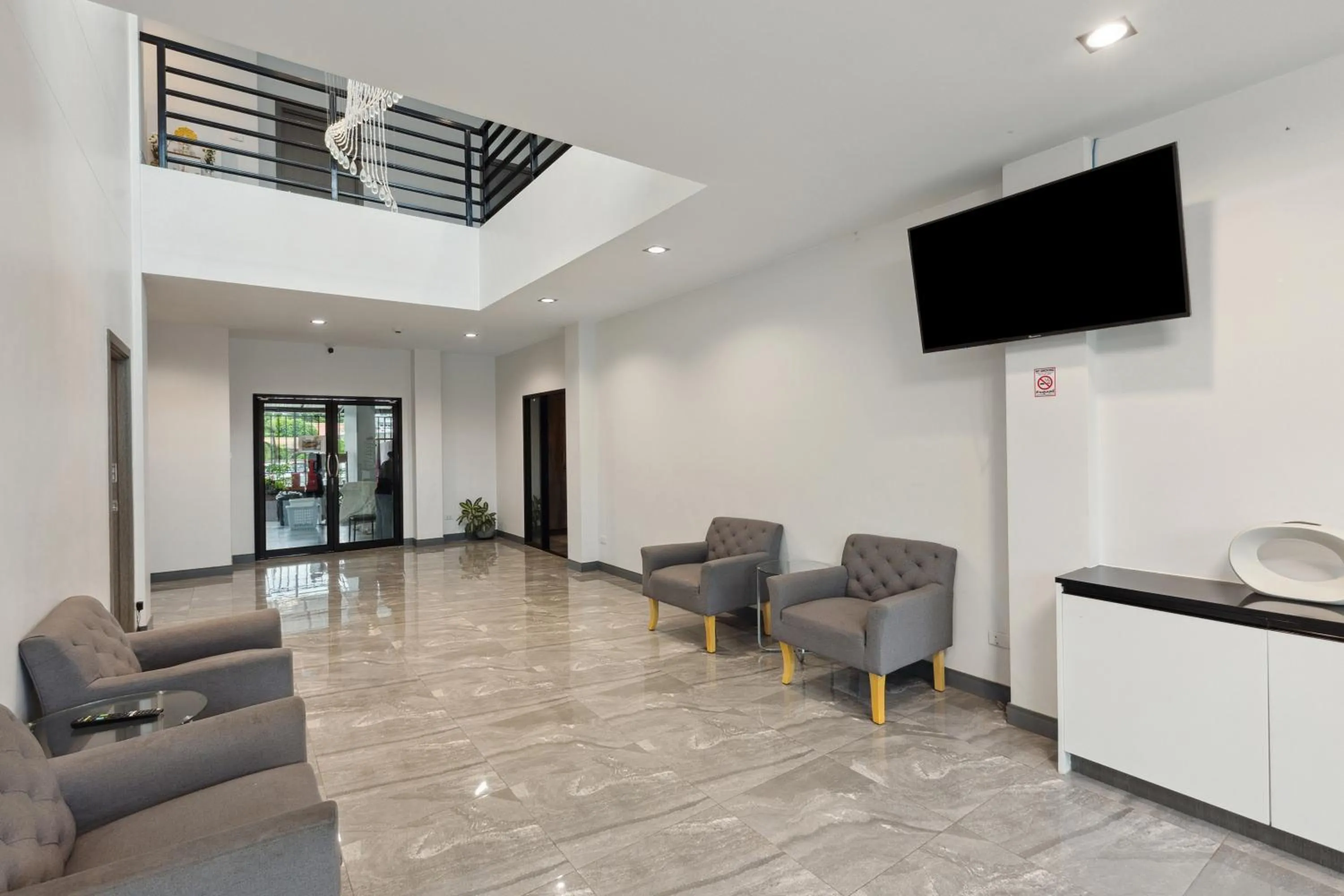 Lobby or reception in De Piraya residence