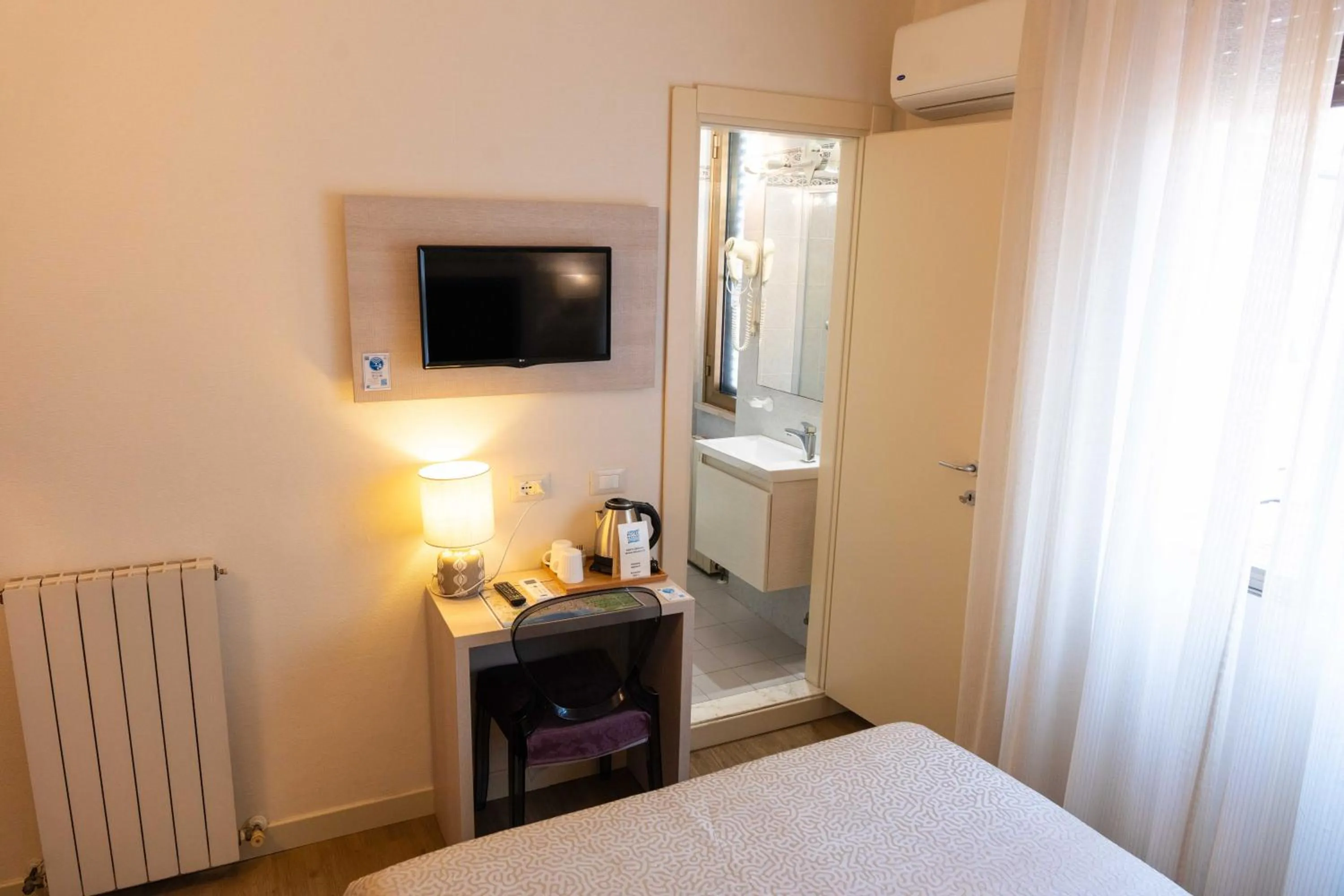 Photo of the whole room, Bed in Hotel Pardini