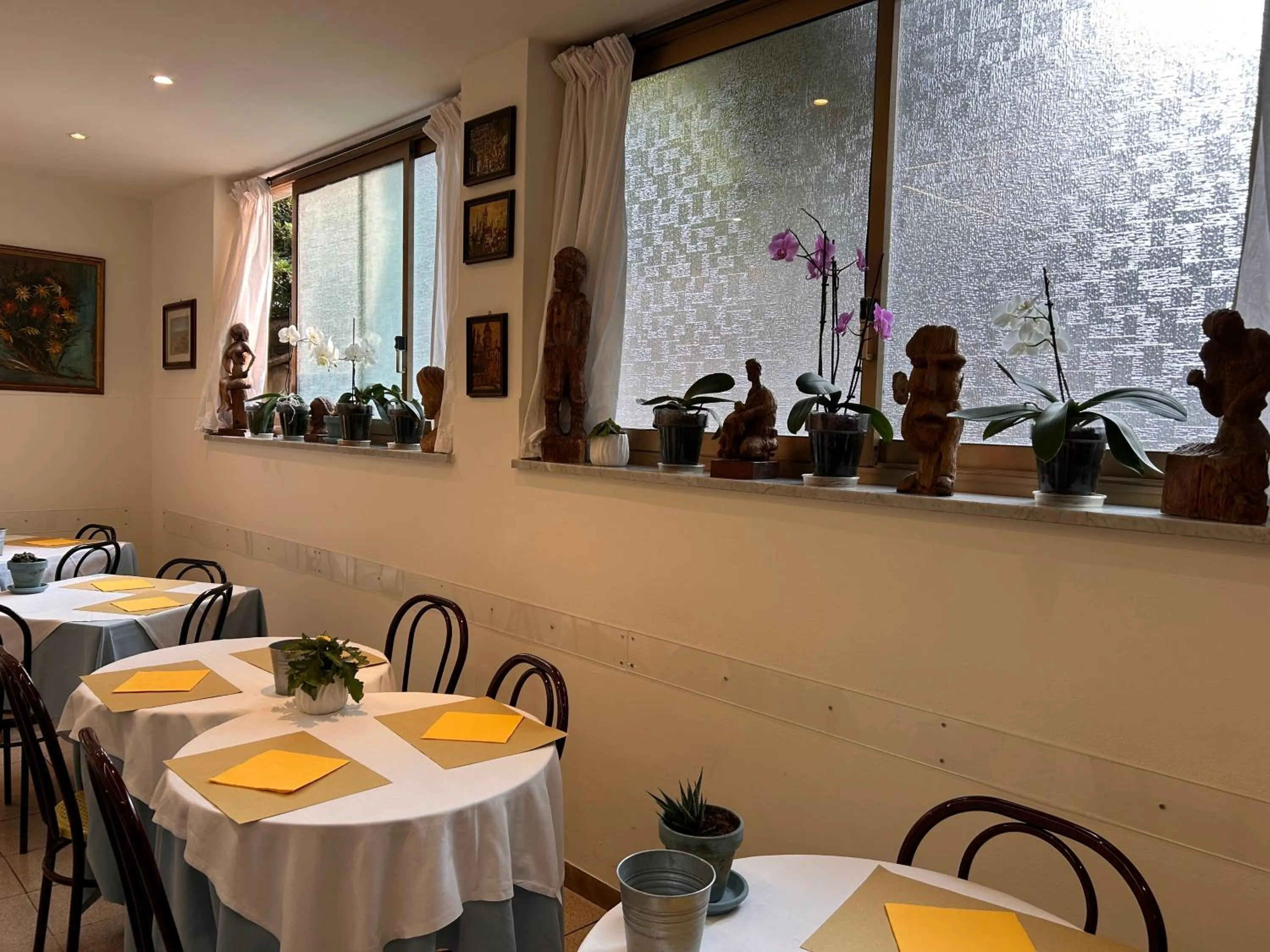 Restaurant/places to eat in Hotel Lukas Vegetarian & Vegan