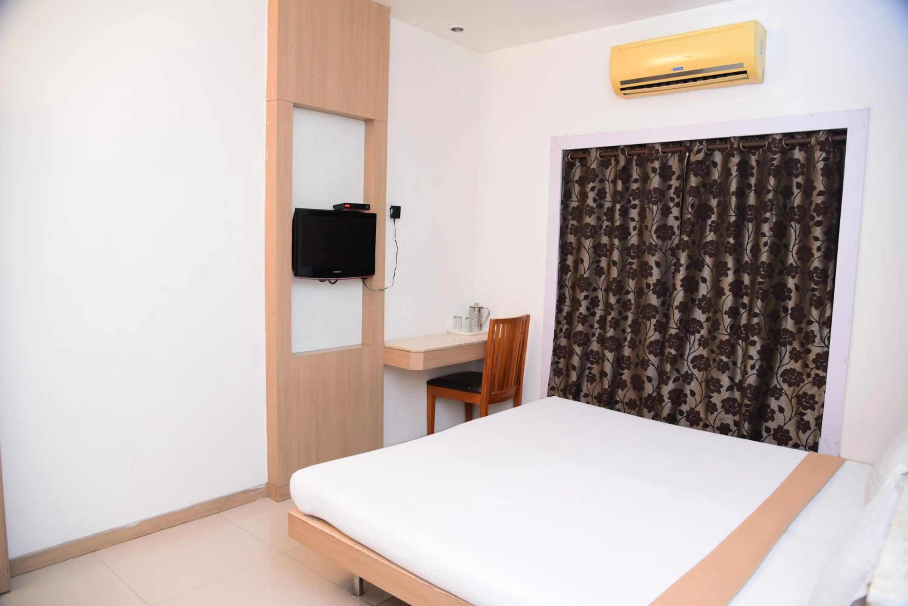 Bed in Hotel Maharani