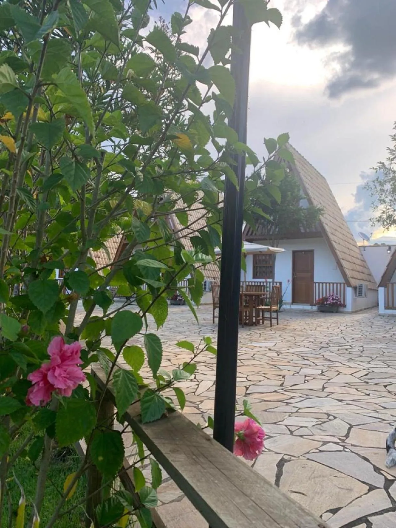 Inner courtyard view in Pousada Olaria - Chalés e Suítes