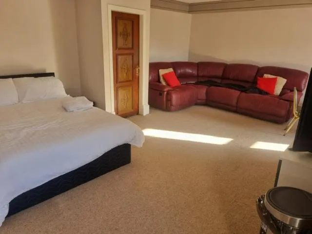 Bed in Commercial Hotel (Insch)