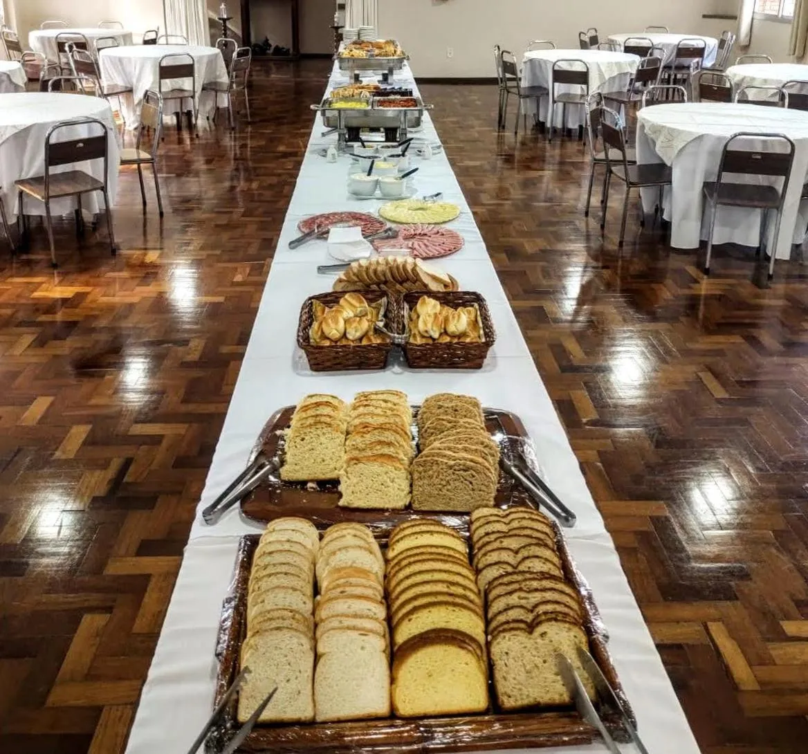 Restaurant/places to eat in Vila Betânia