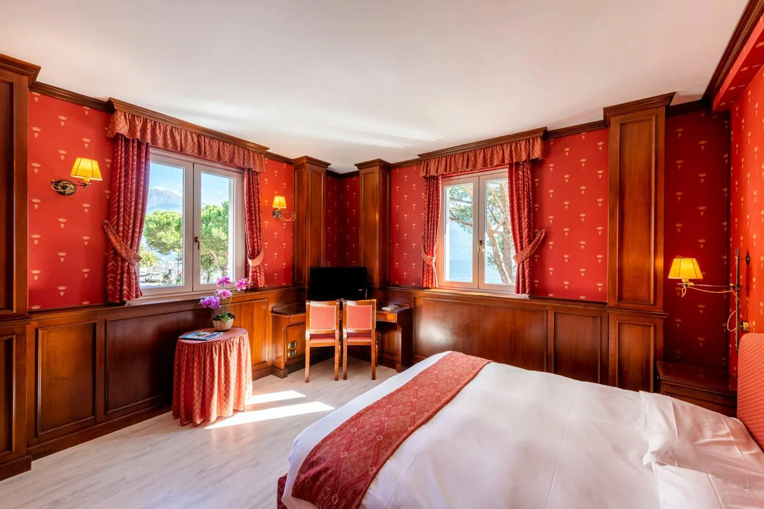 Bedroom, Bed in Hotel Du Lac Menaggio