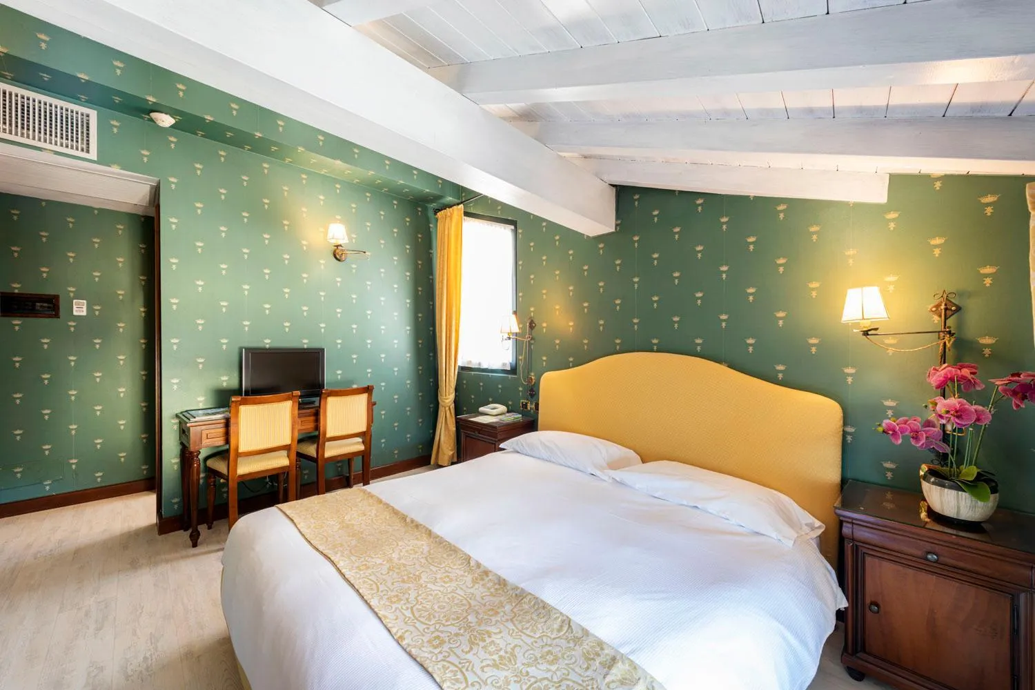 Bedroom, Bed in Hotel Du Lac Menaggio