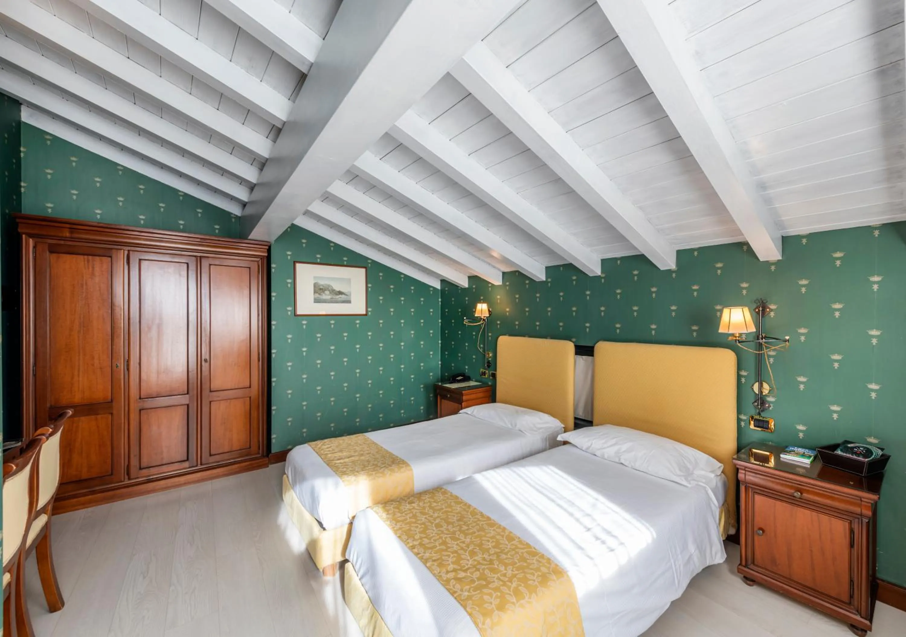 Photo of the whole room, Bed in Hotel Du Lac Menaggio