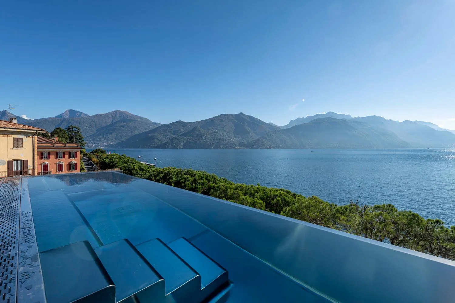 Swimming pool in Hotel Du Lac Menaggio