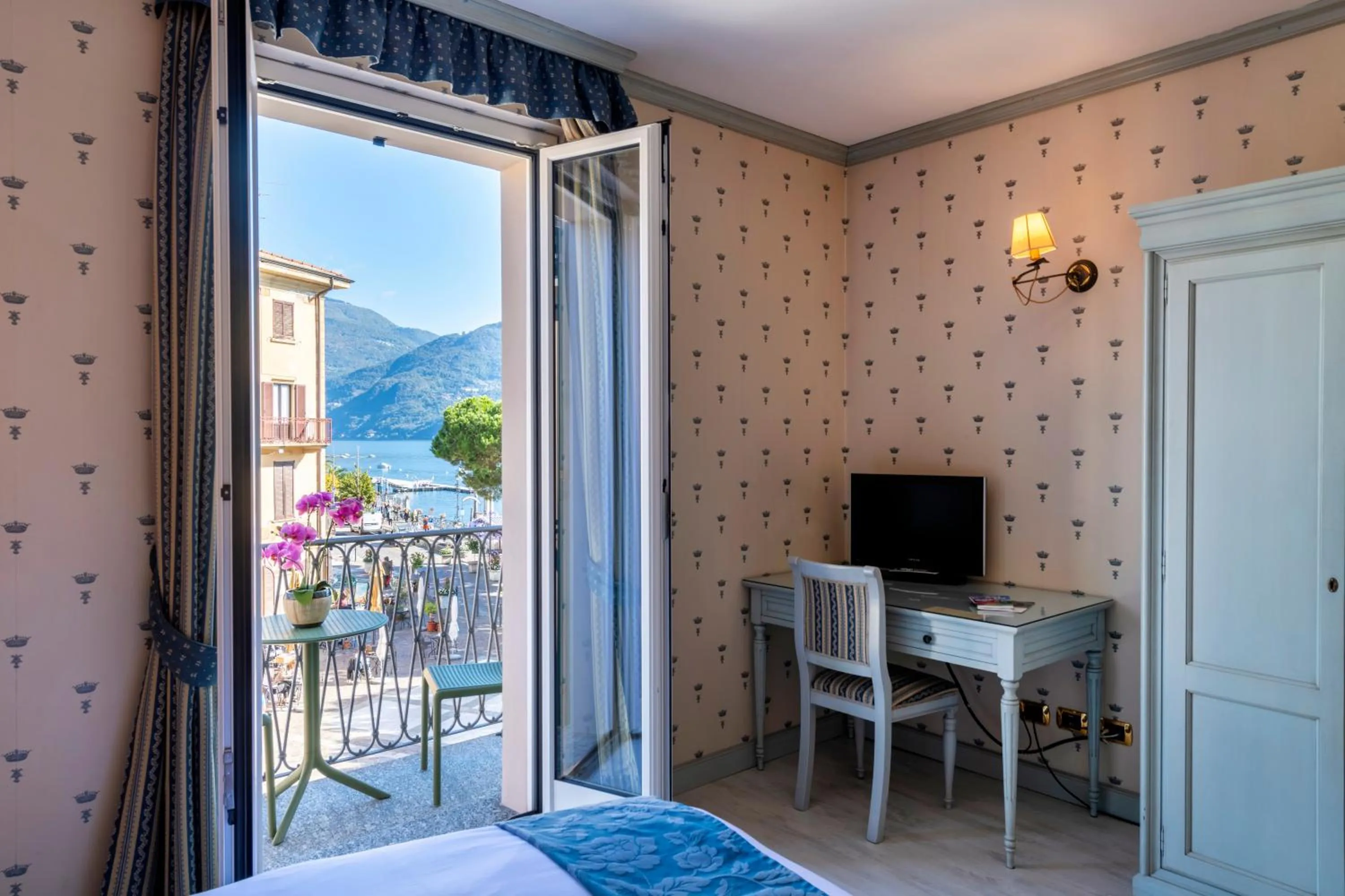 Balcony/Terrace in Hotel Du Lac Menaggio