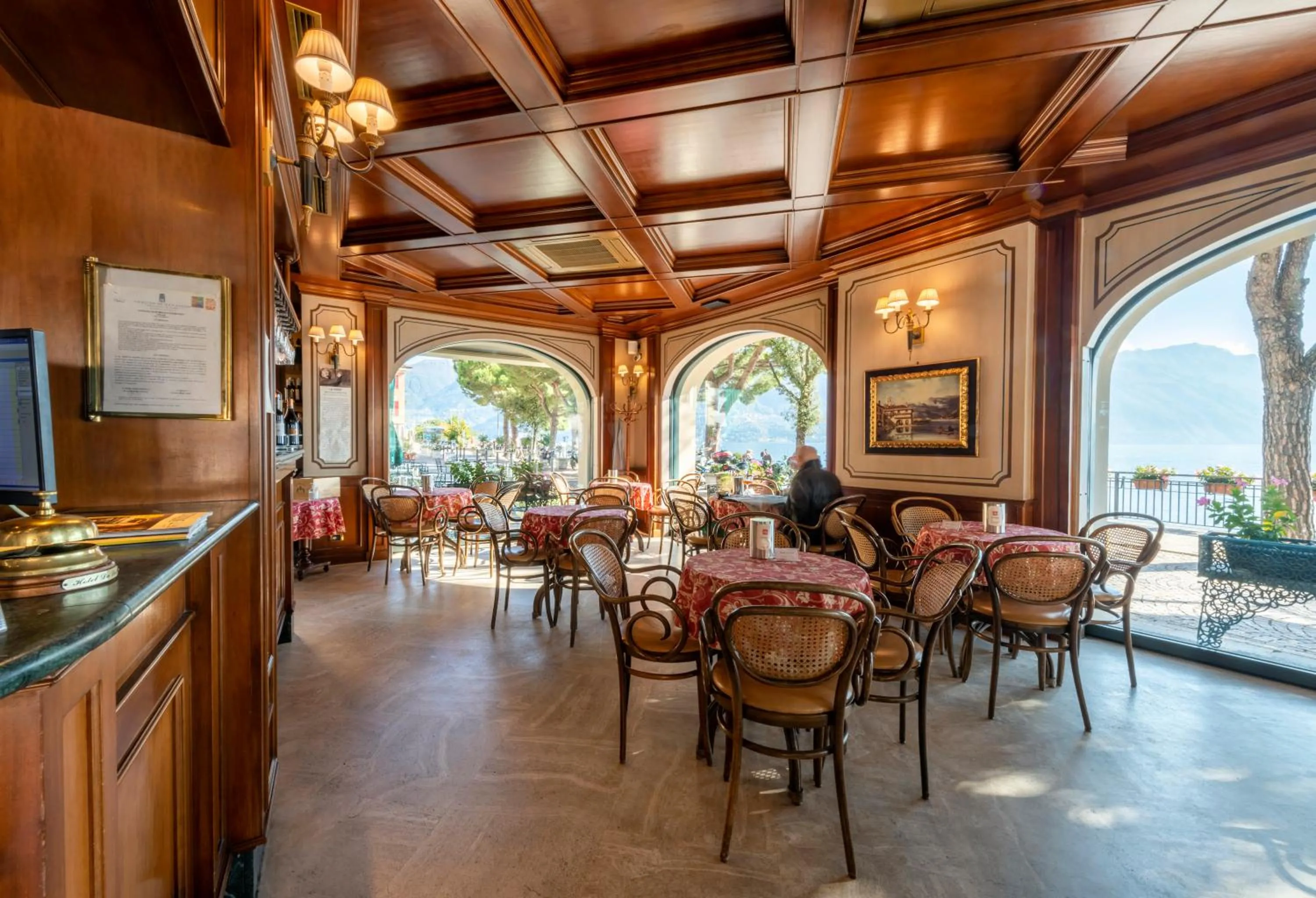 Lounge or bar in Hotel Du Lac Menaggio