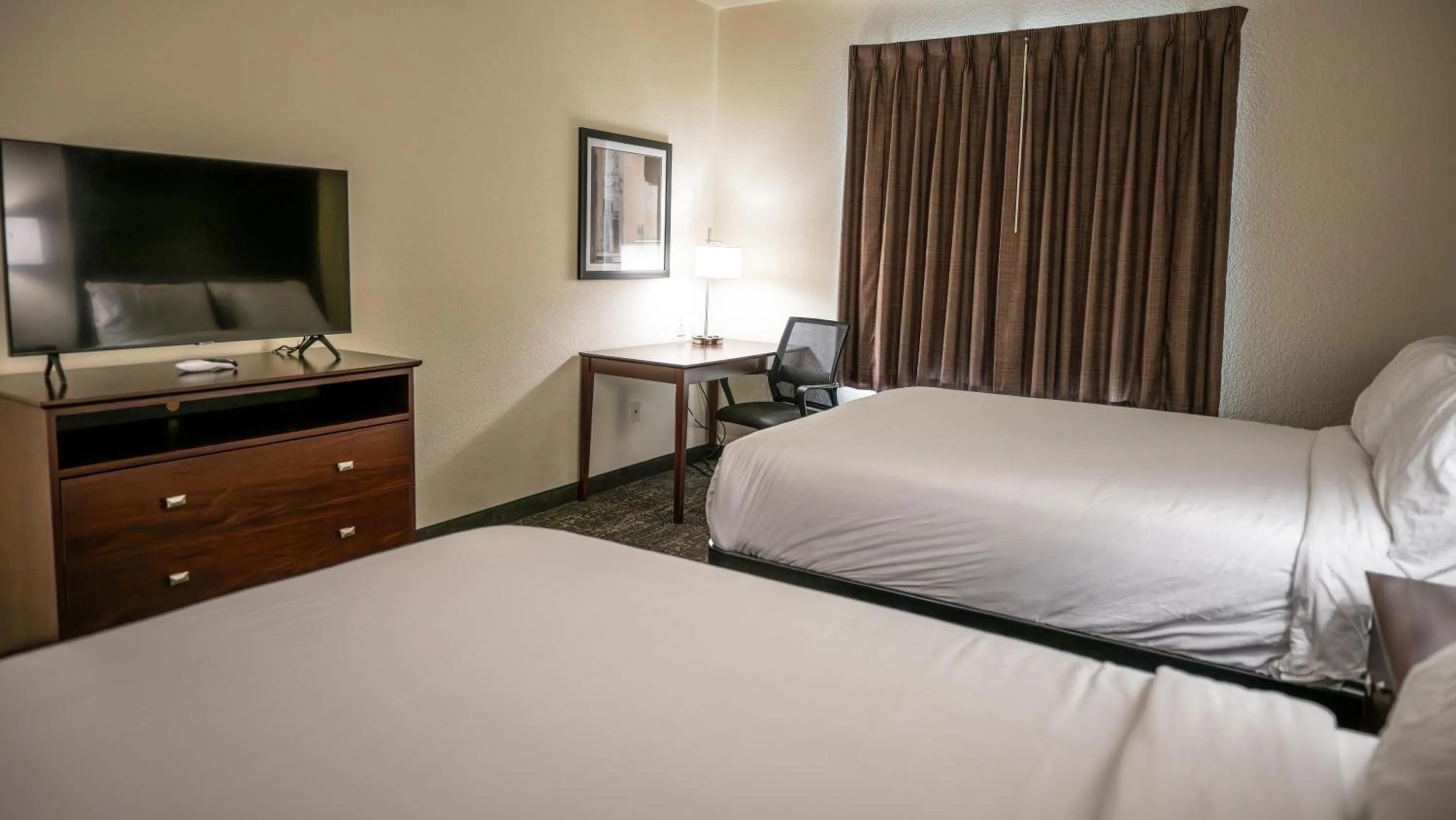 Bedroom, Bed in Cobblestone Hotel & Suites - Lamar