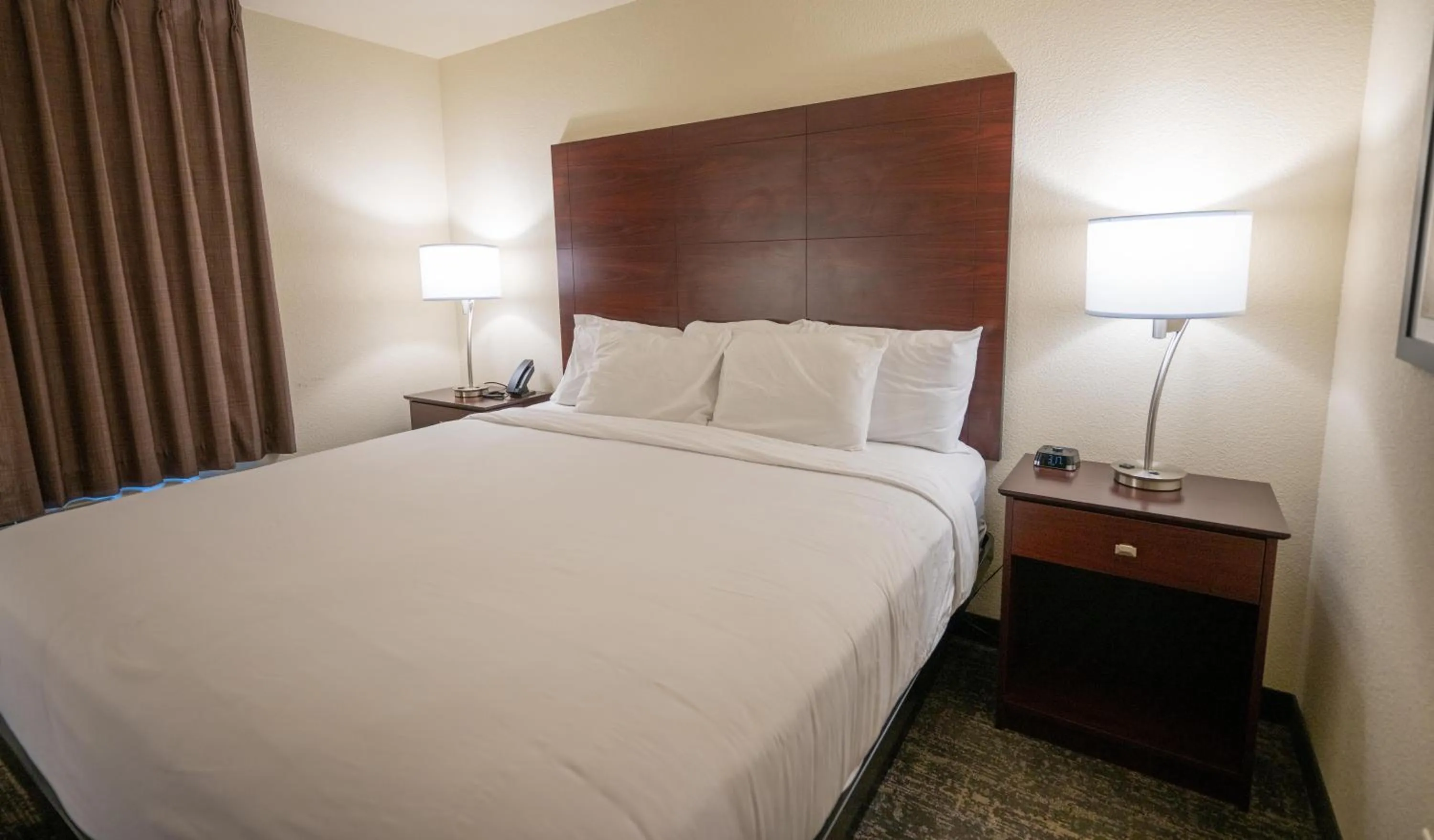 Bedroom, Bed in Cobblestone Hotel & Suites - Lamar