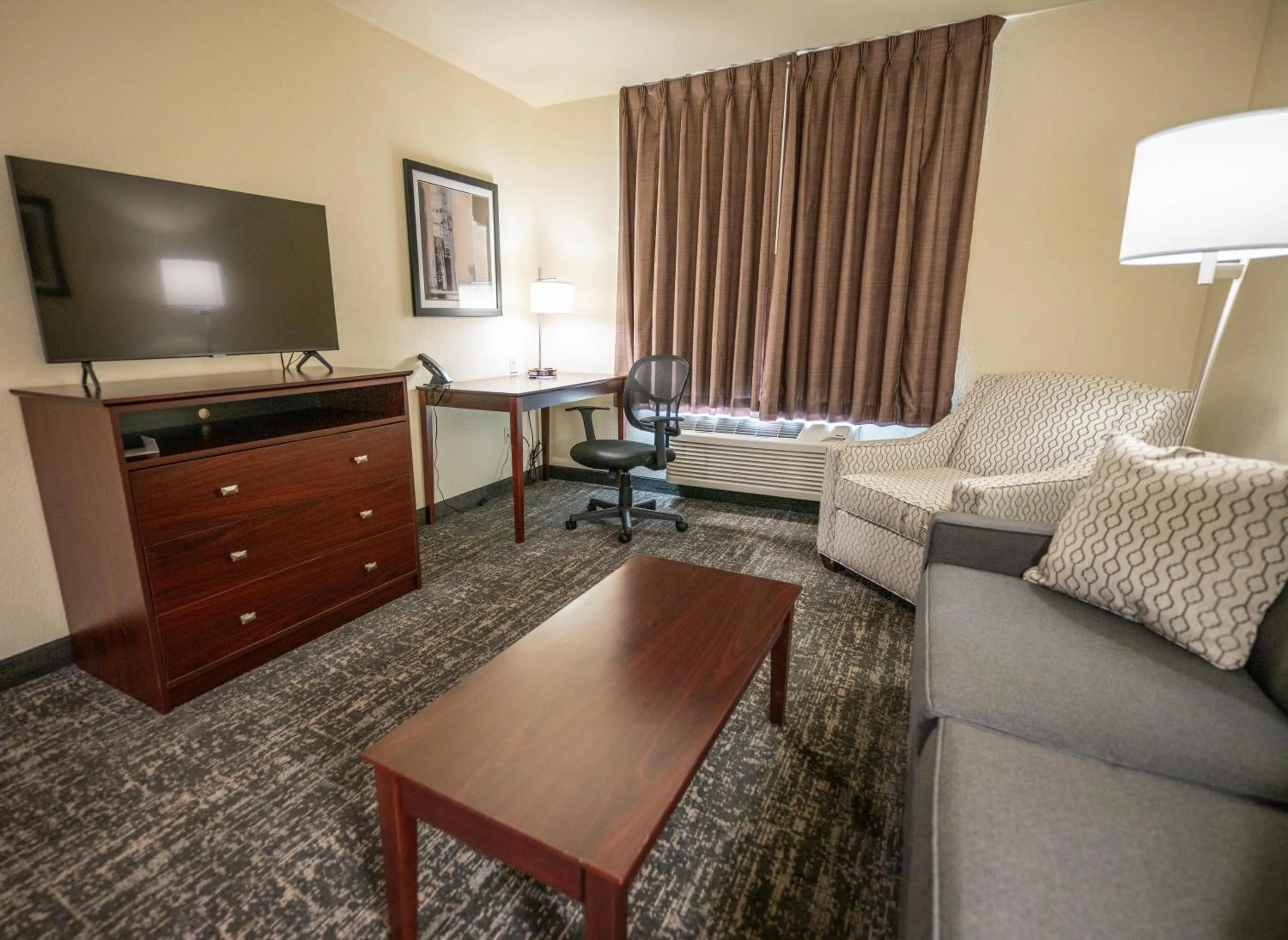 Bedroom in Cobblestone Hotel & Suites - Lamar