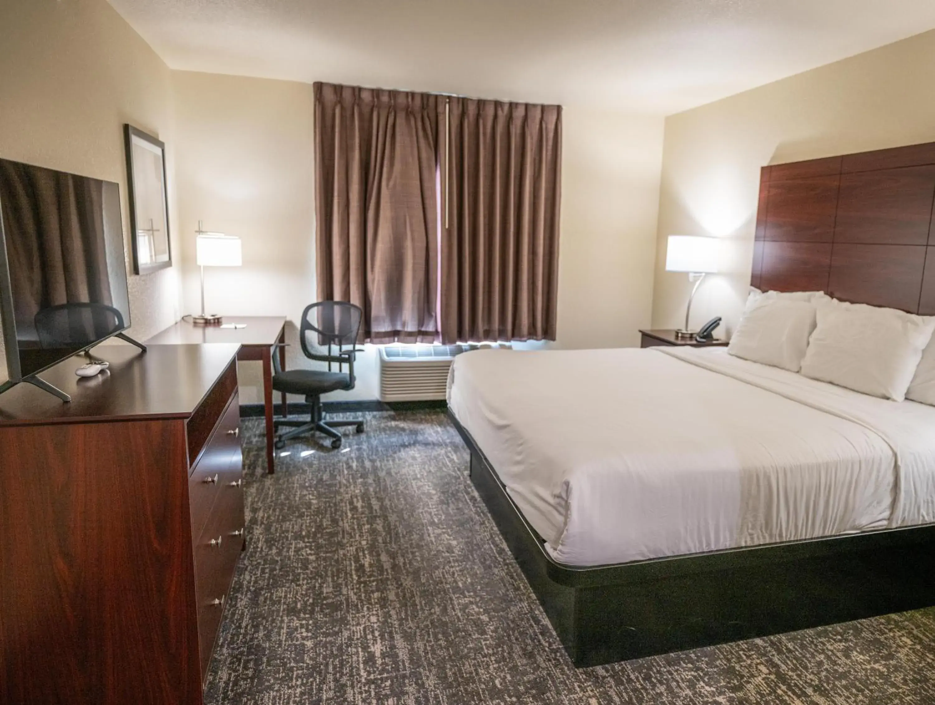 King Room - Disability Access in Cobblestone Hotel & Suites - Lamar King Room - Disability Access in Cobblestone Hotel & Suites - Lamar