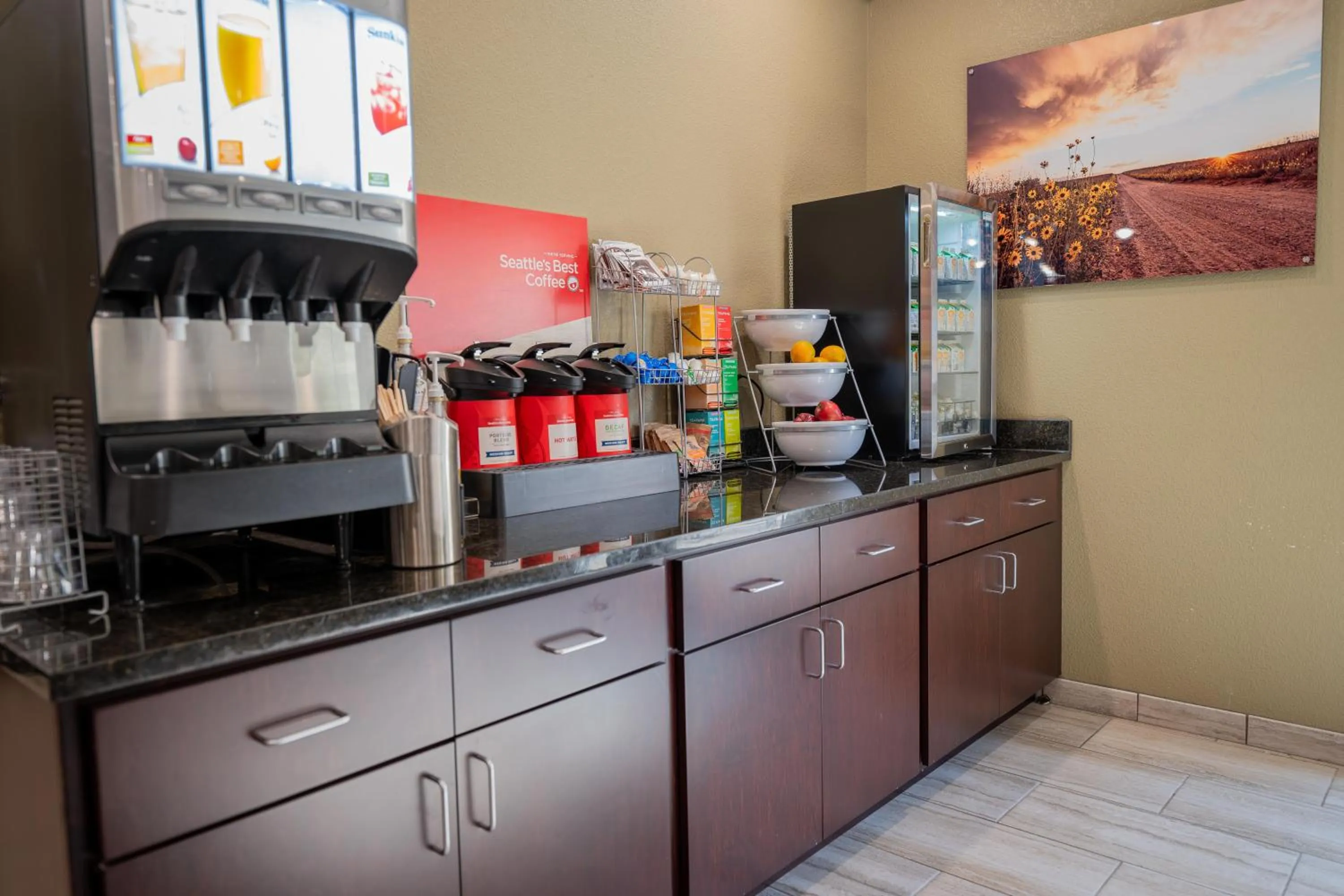 Buffet breakfast in Cobblestone Hotel & Suites - Lamar