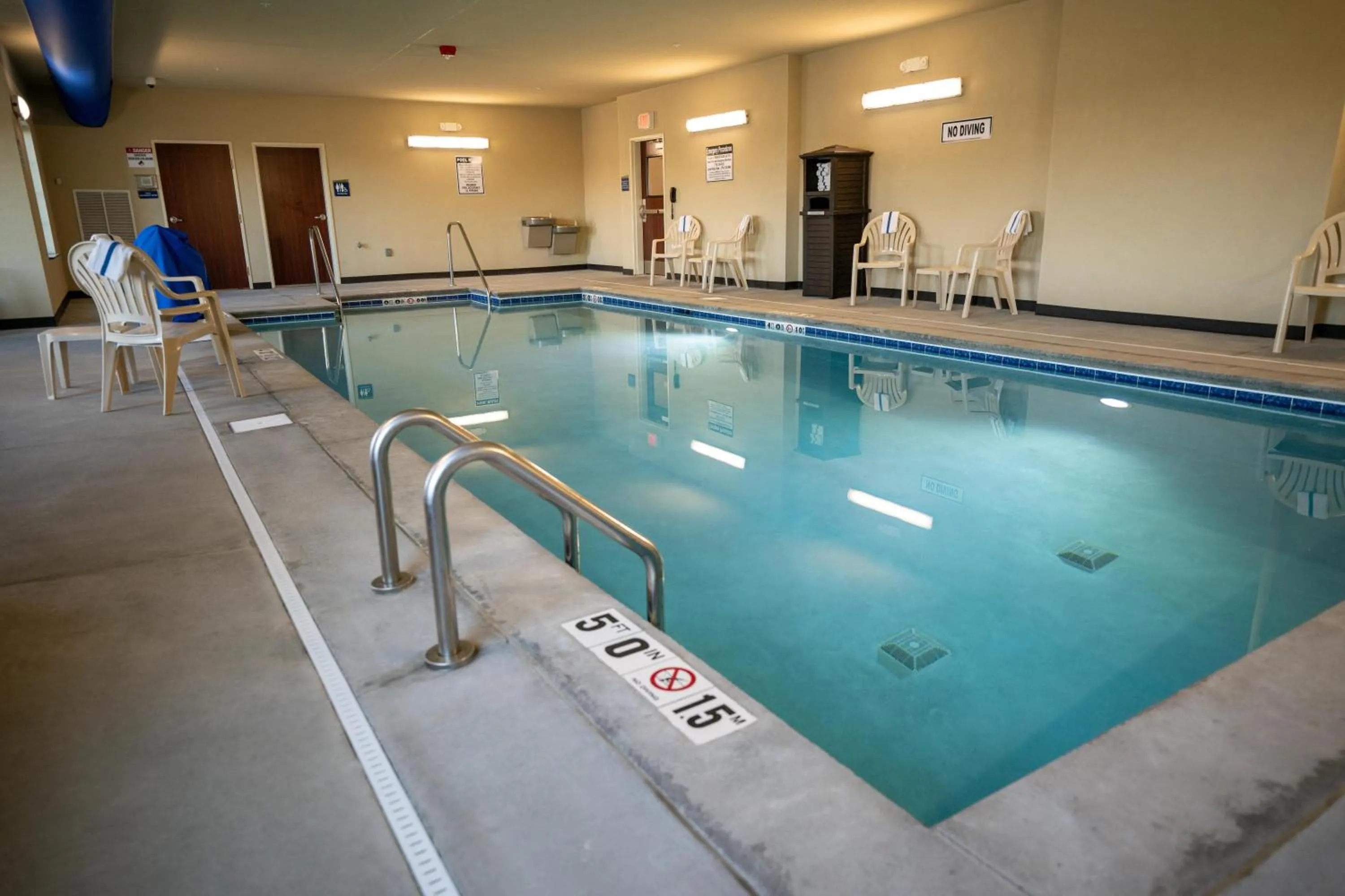 Swimming pool in Cobblestone Hotel & Suites - Lamar
