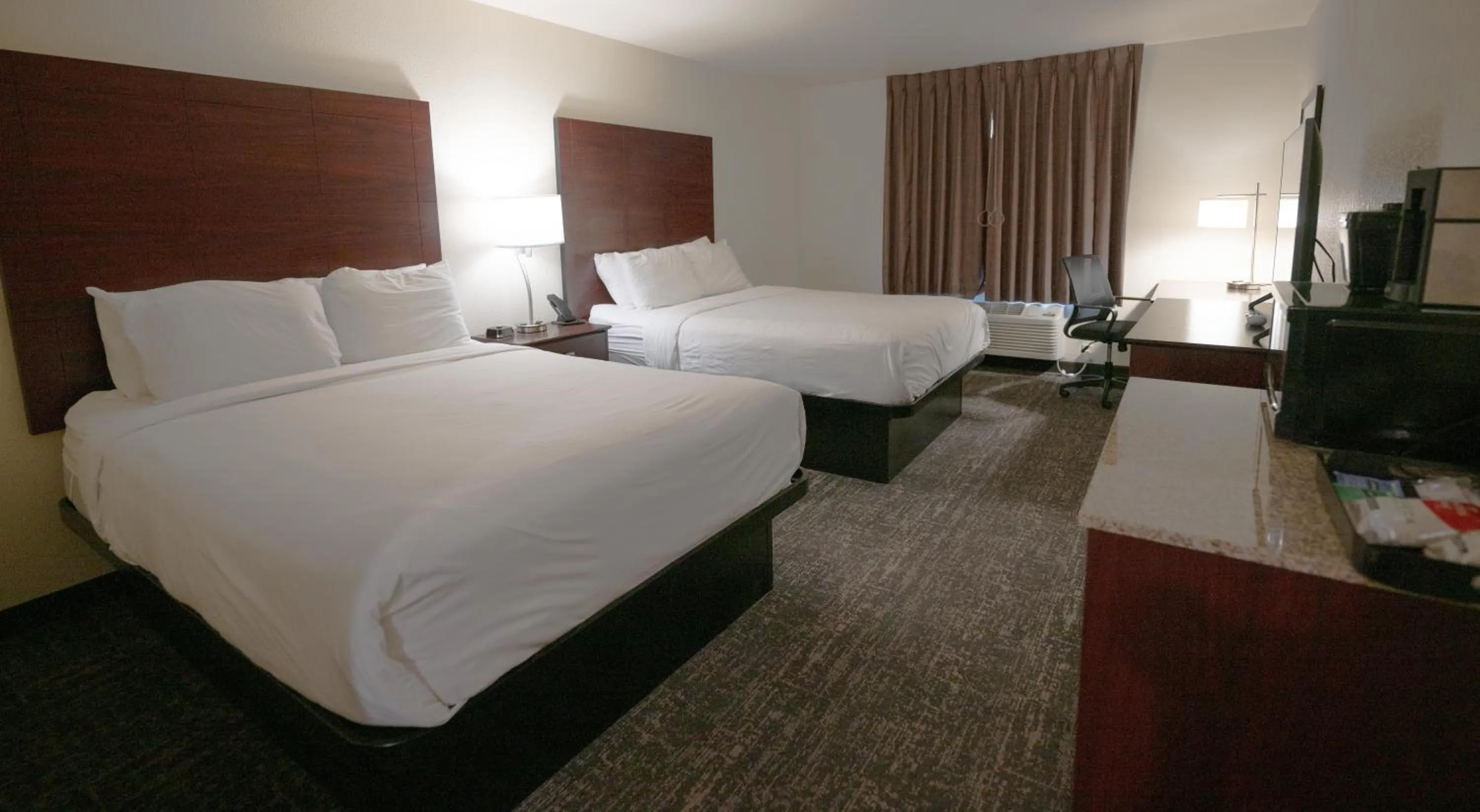 Bedroom, Bed in Cobblestone Hotel & Suites - Lamar