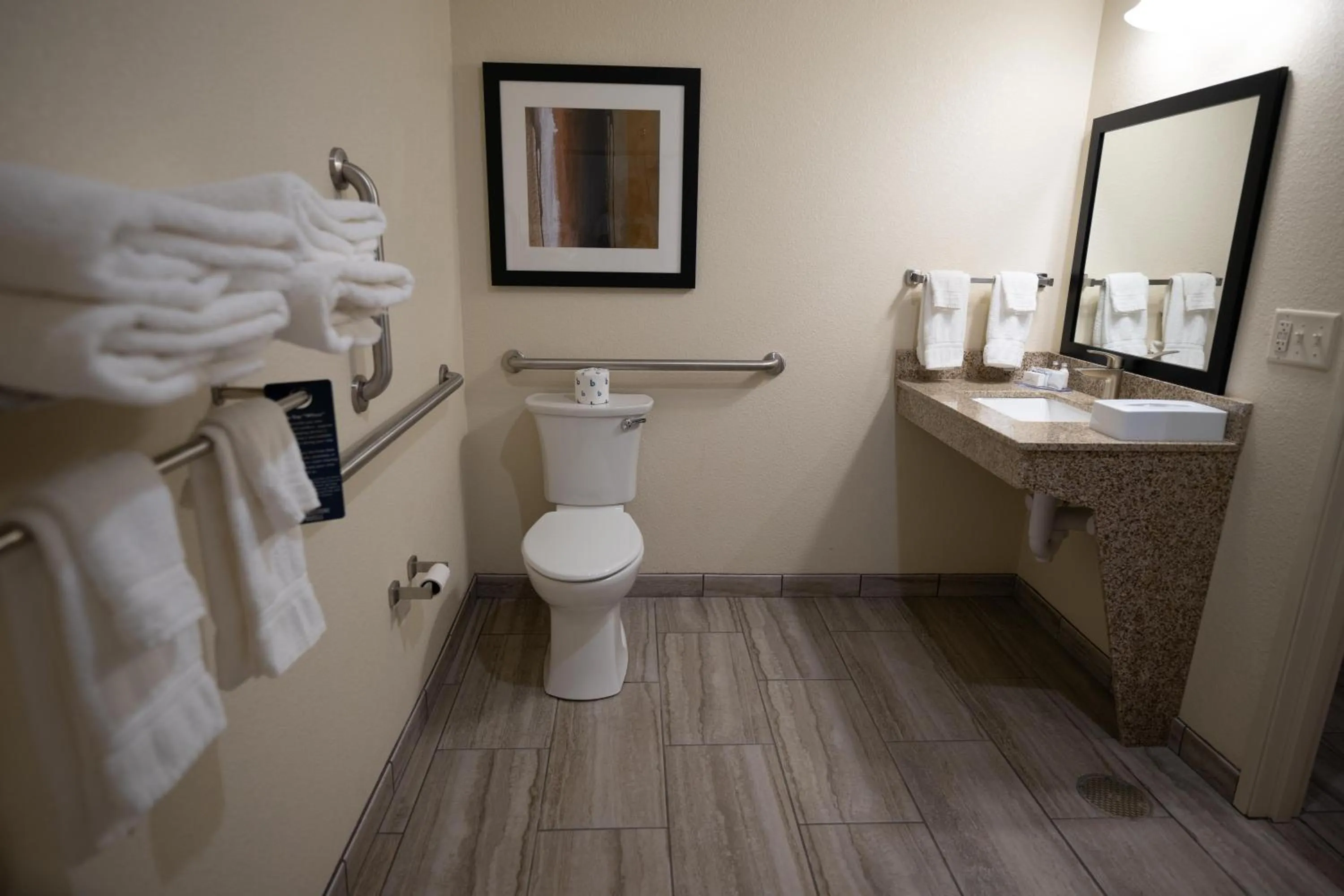 Bathroom in Cobblestone Hotel & Suites - Lamar