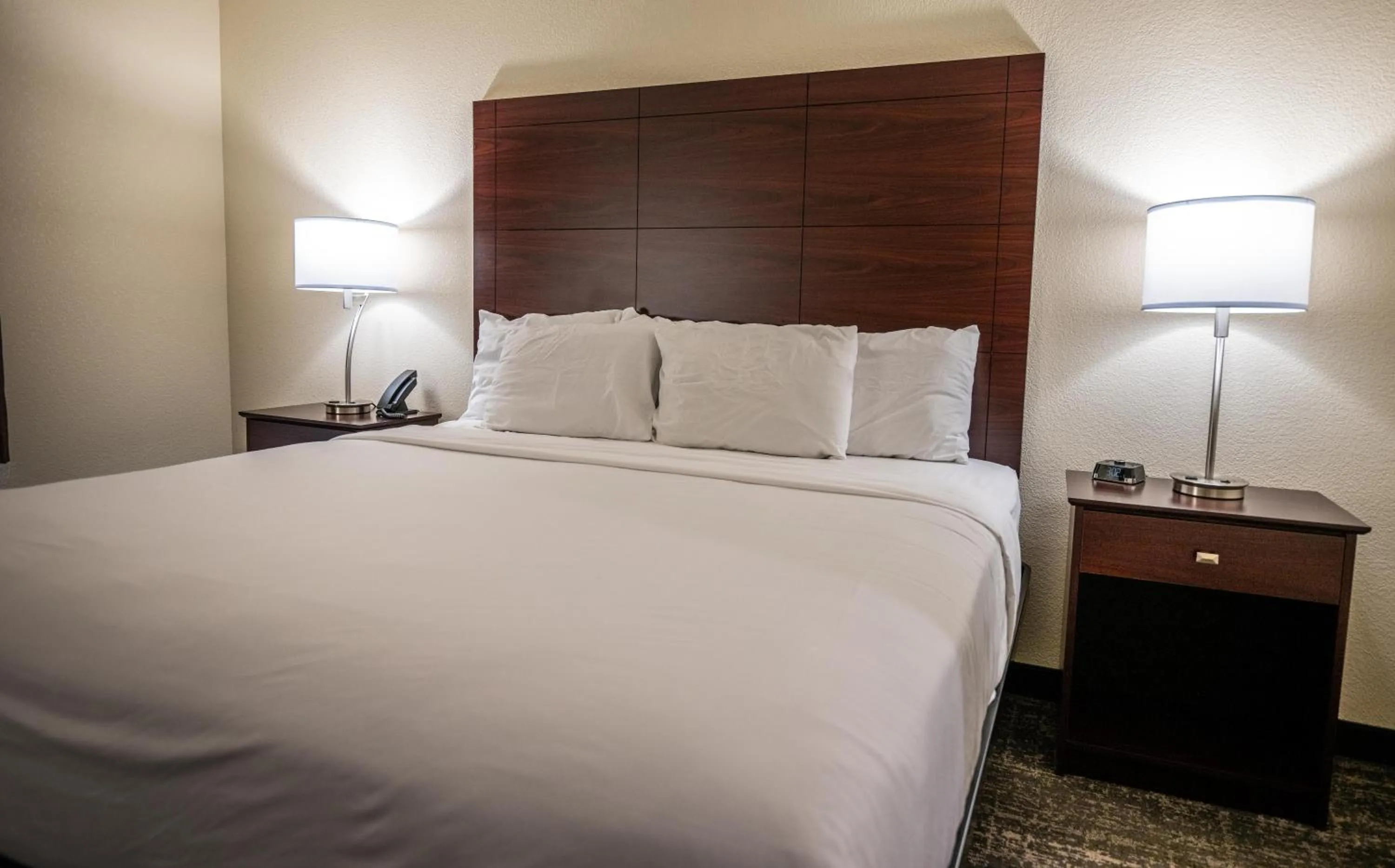 Bed in Cobblestone Hotel & Suites - Lamar