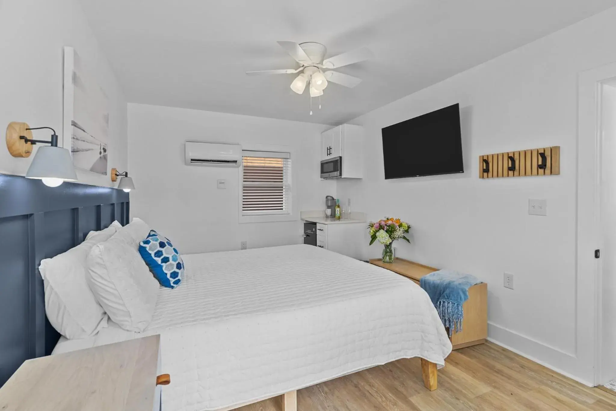 Deluxe King Room in The Beach House at Oak Island by Carolina Resorts Deluxe King Room in The Beach House at Oak Island by Carolina Resorts