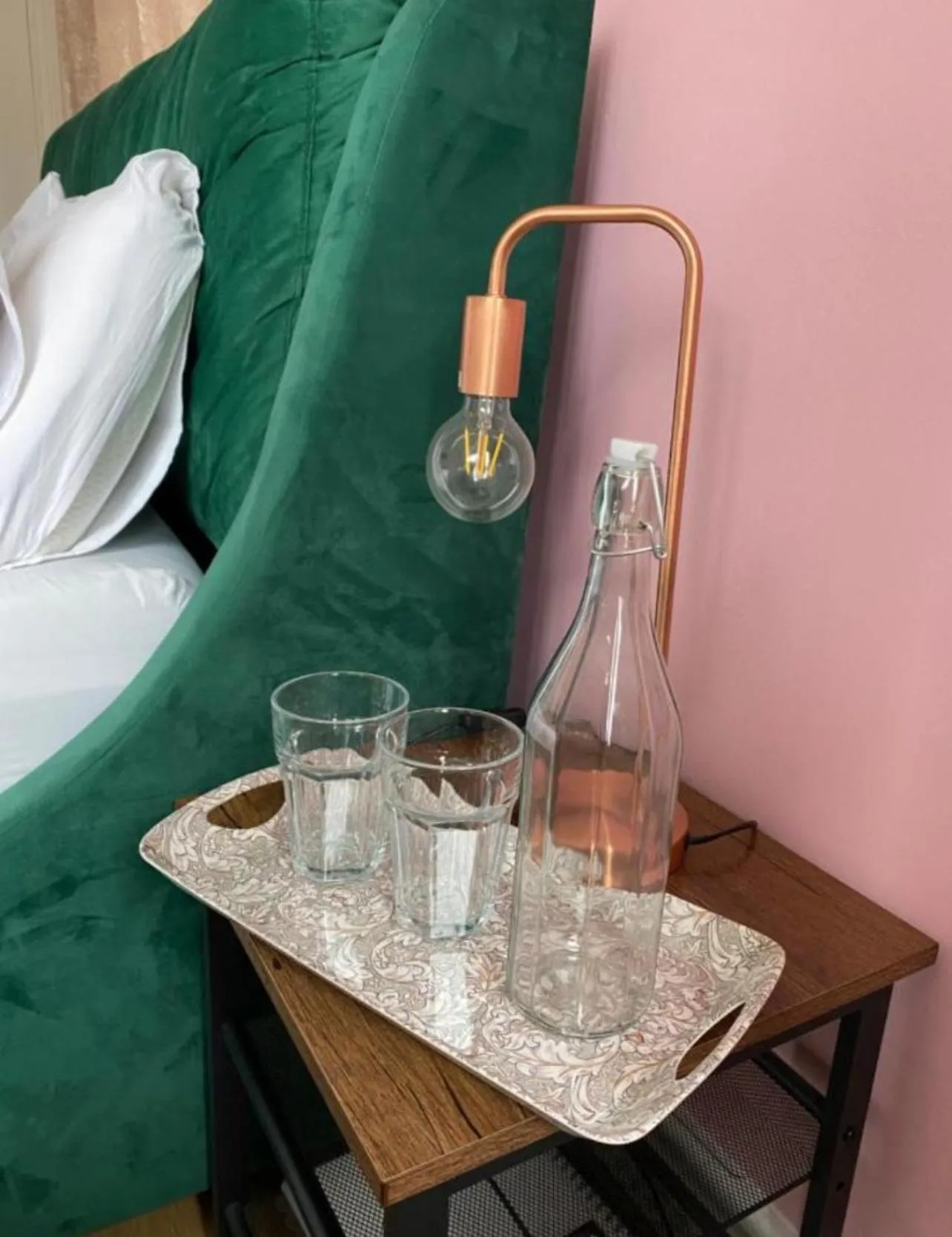 The Lily Pad near Poole Dorset Self contained private entrance and free parking