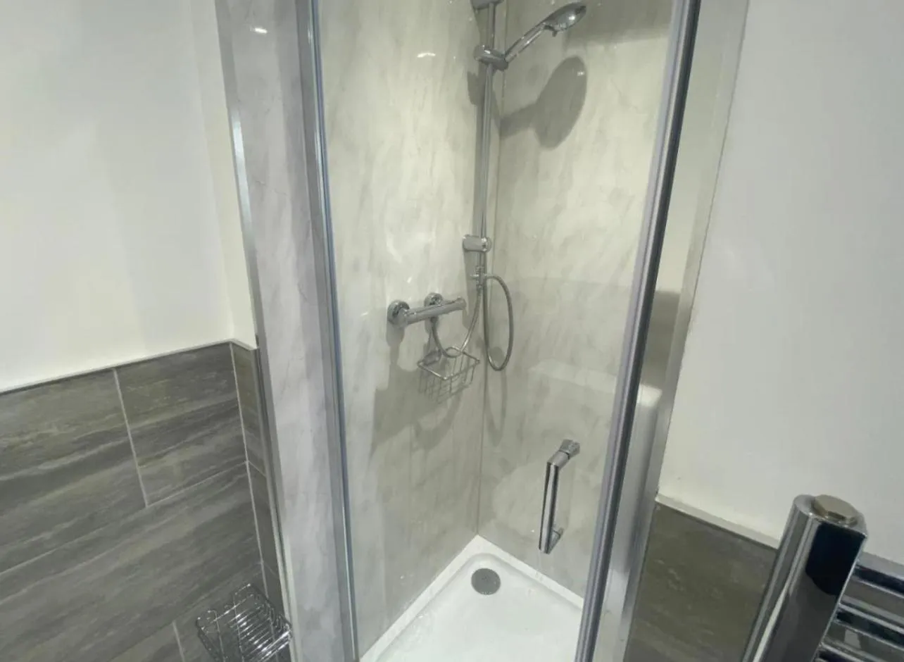 The Lily Pad near Poole Dorset Self contained private entrance and free parking