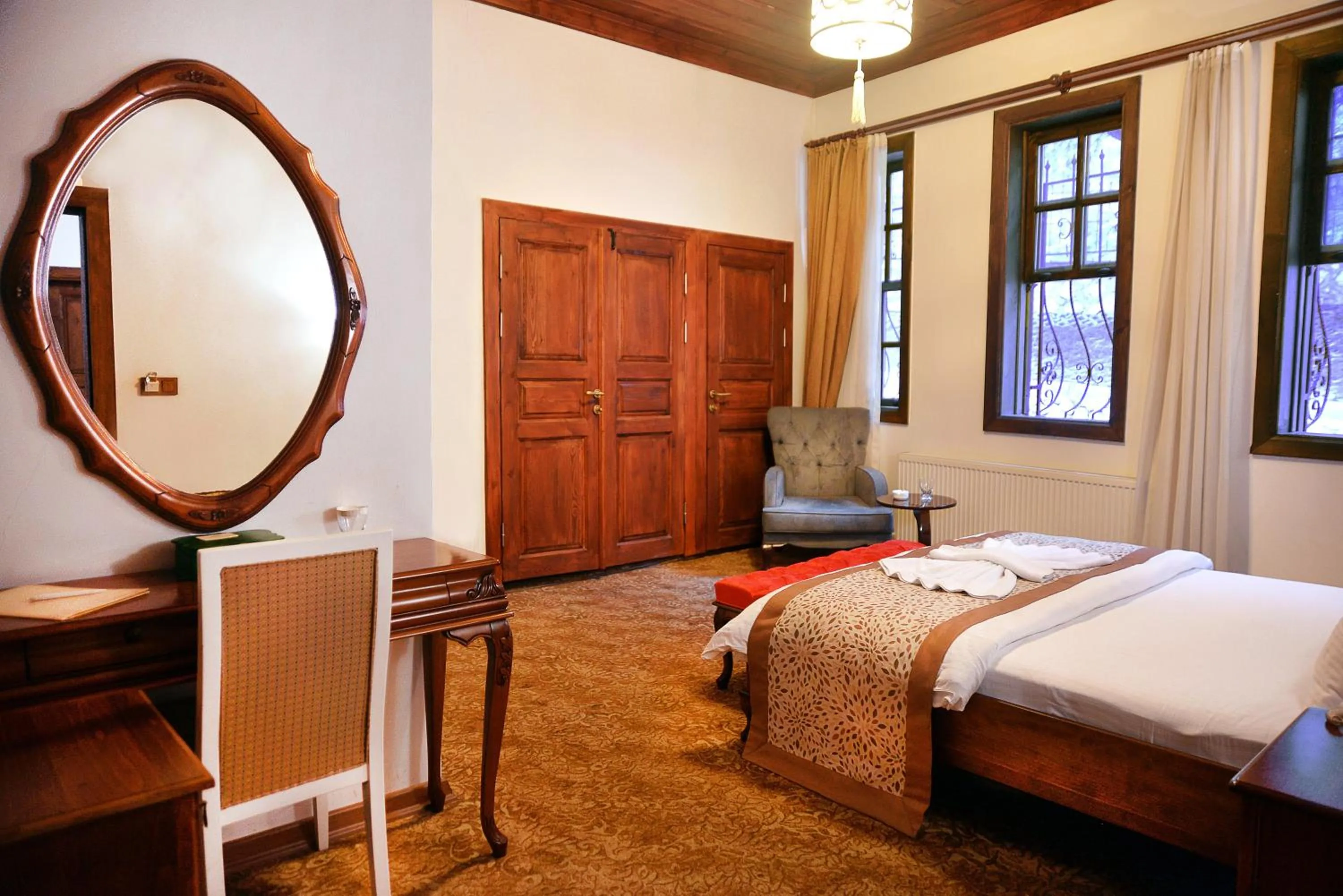 Photo of the whole room, Bed in Uluhan Hotel