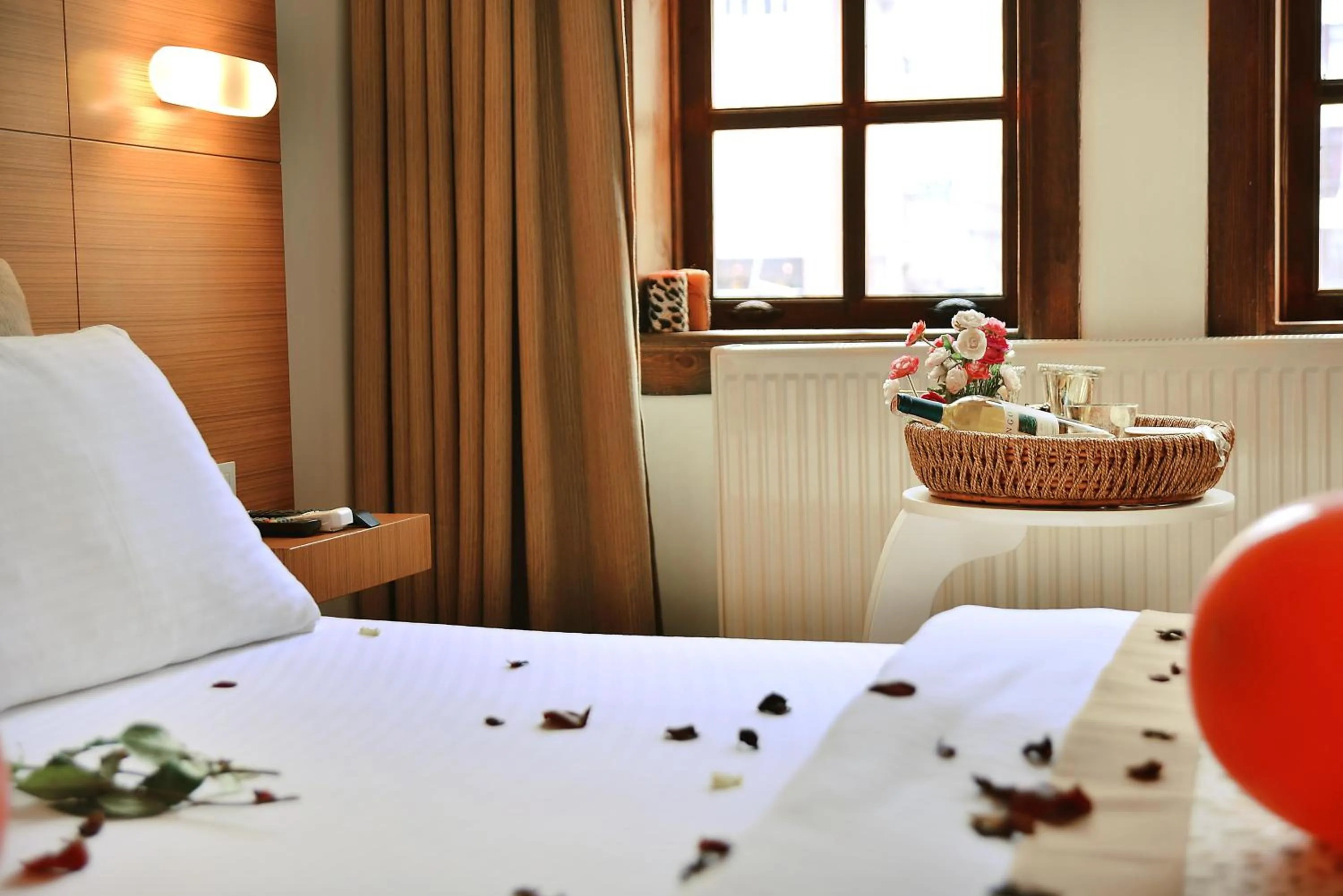 Photo of the whole room, Bed in Uluhan Hotel