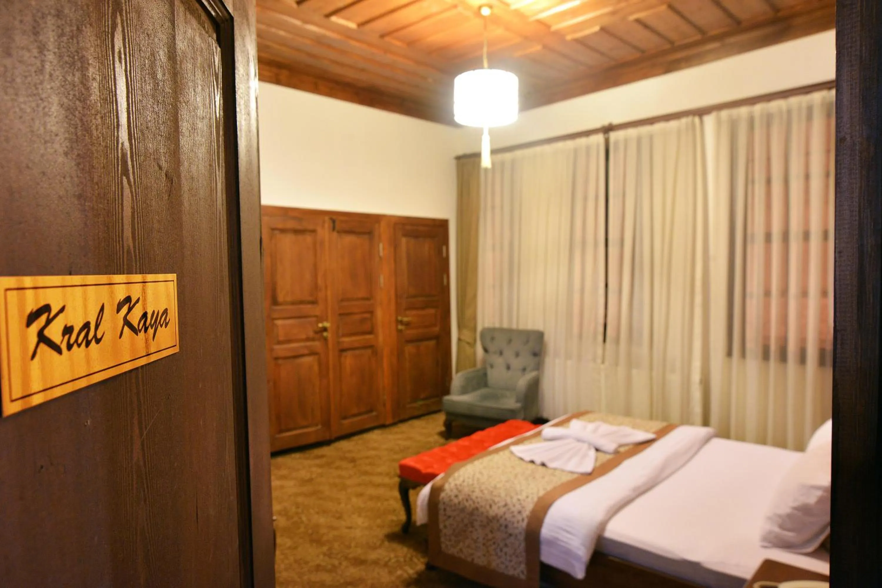 Photo of the whole room, Bed in Uluhan Hotel