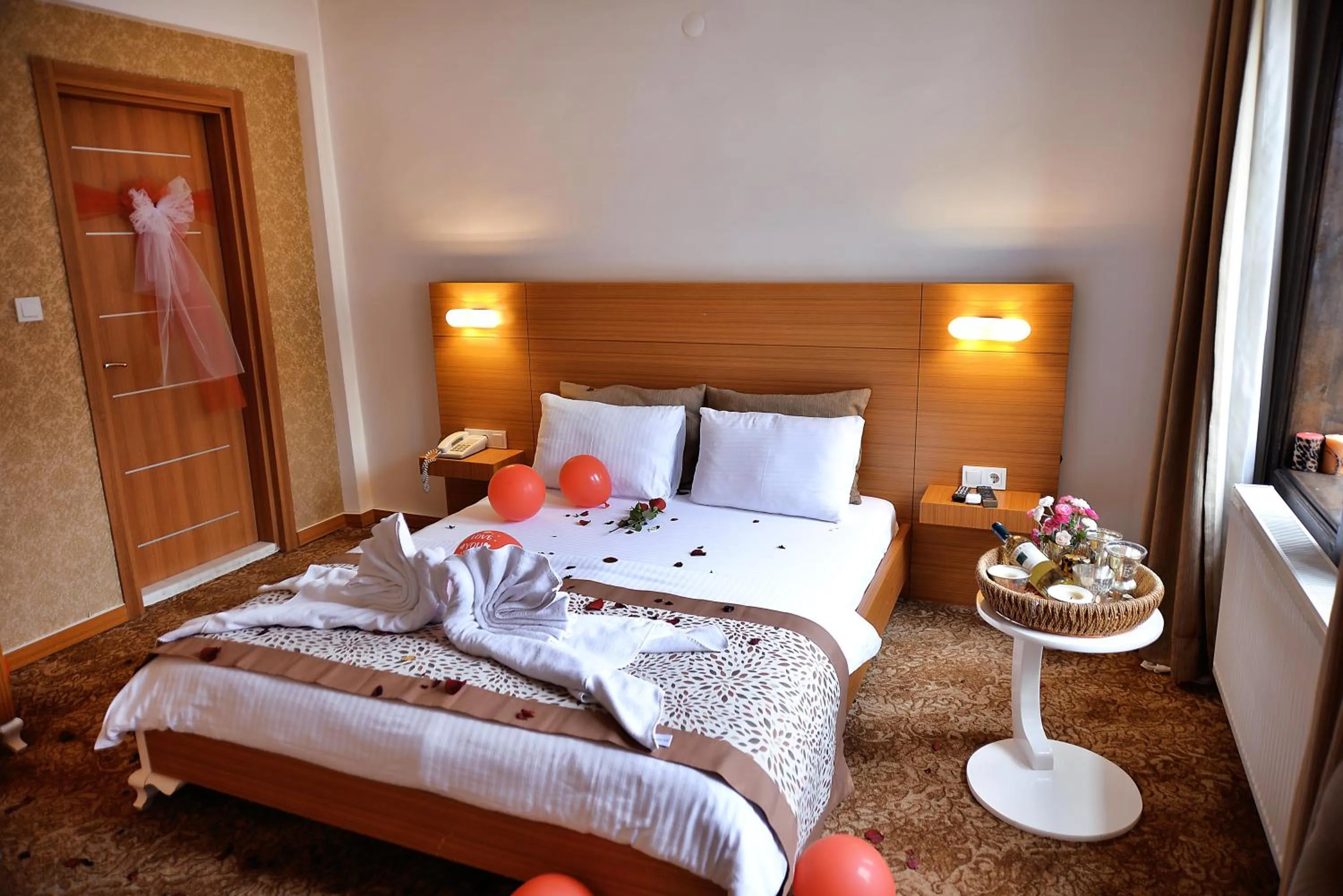 Photo of the whole room, Bed in Uluhan Hotel