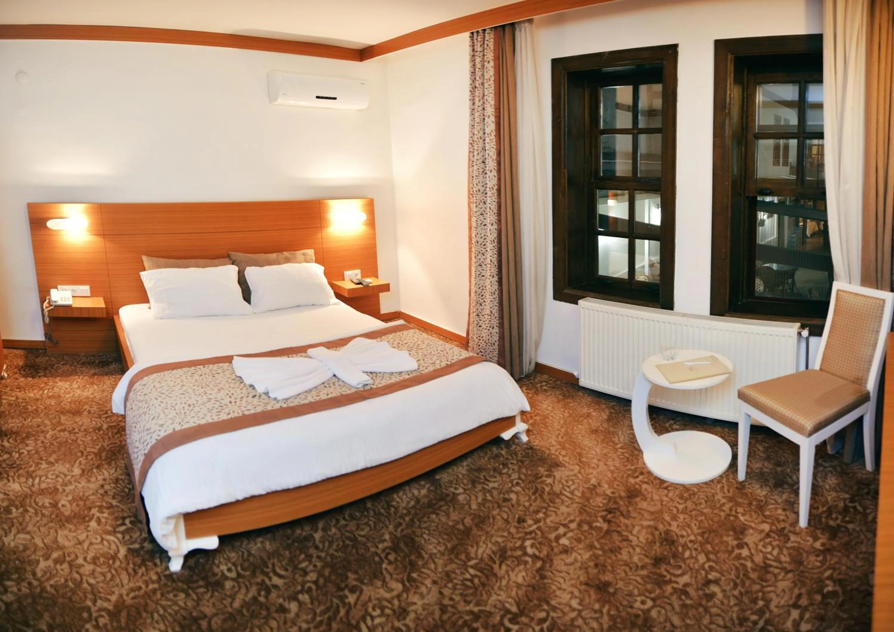 Photo of the whole room, Bed in Uluhan Hotel