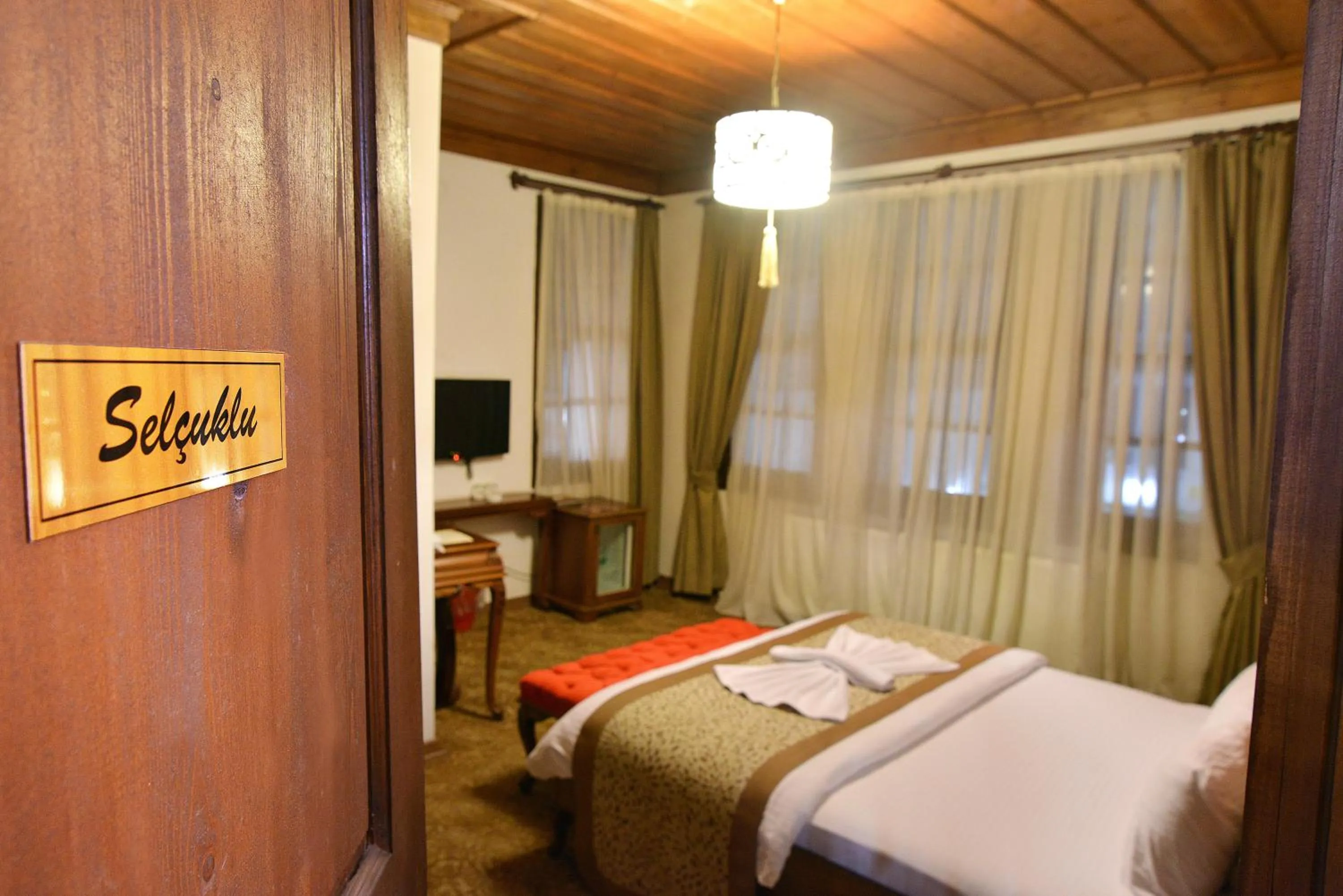 Photo of the whole room, Bed in Uluhan Hotel