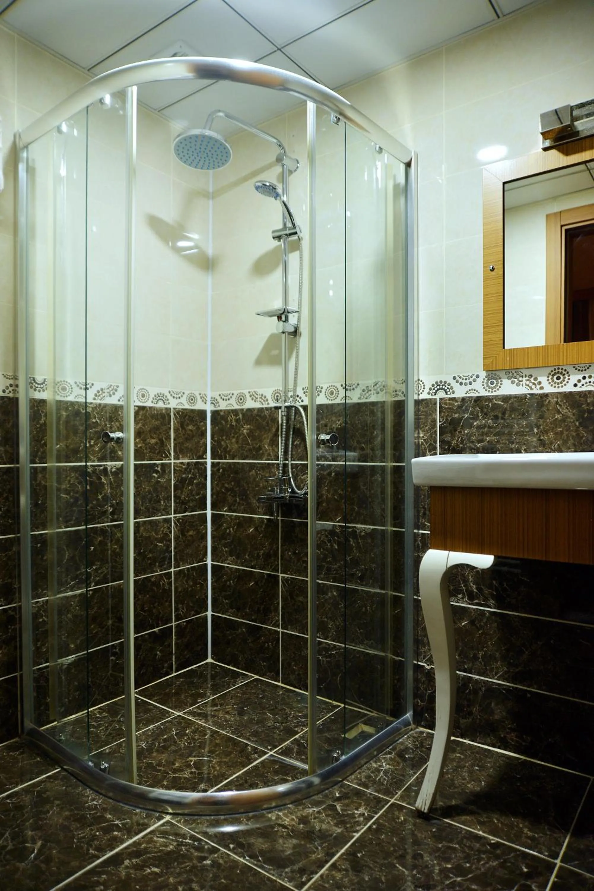 Toilet in Uluhan Hotel