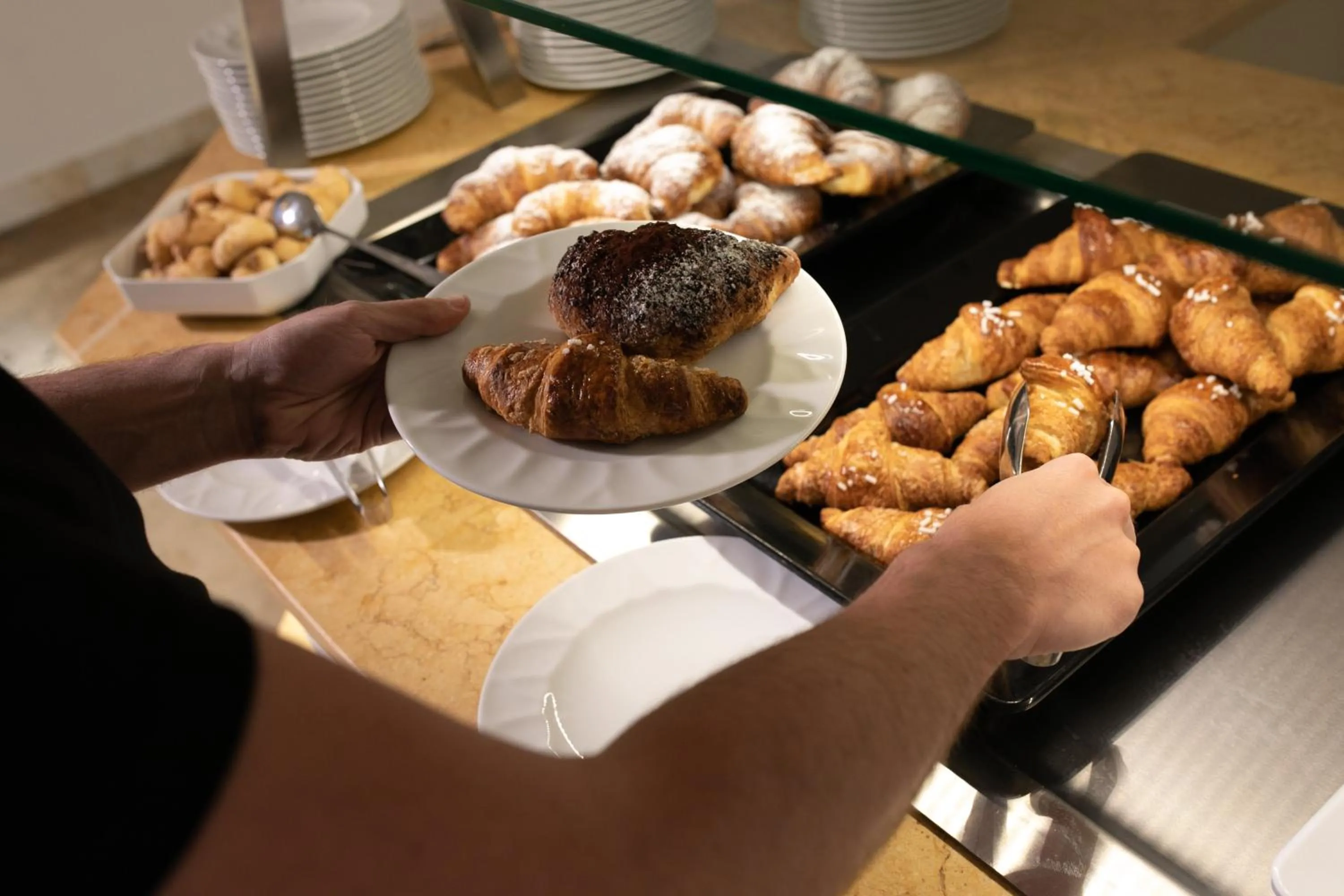 Food and drinks in Phi Hotel Sighientu