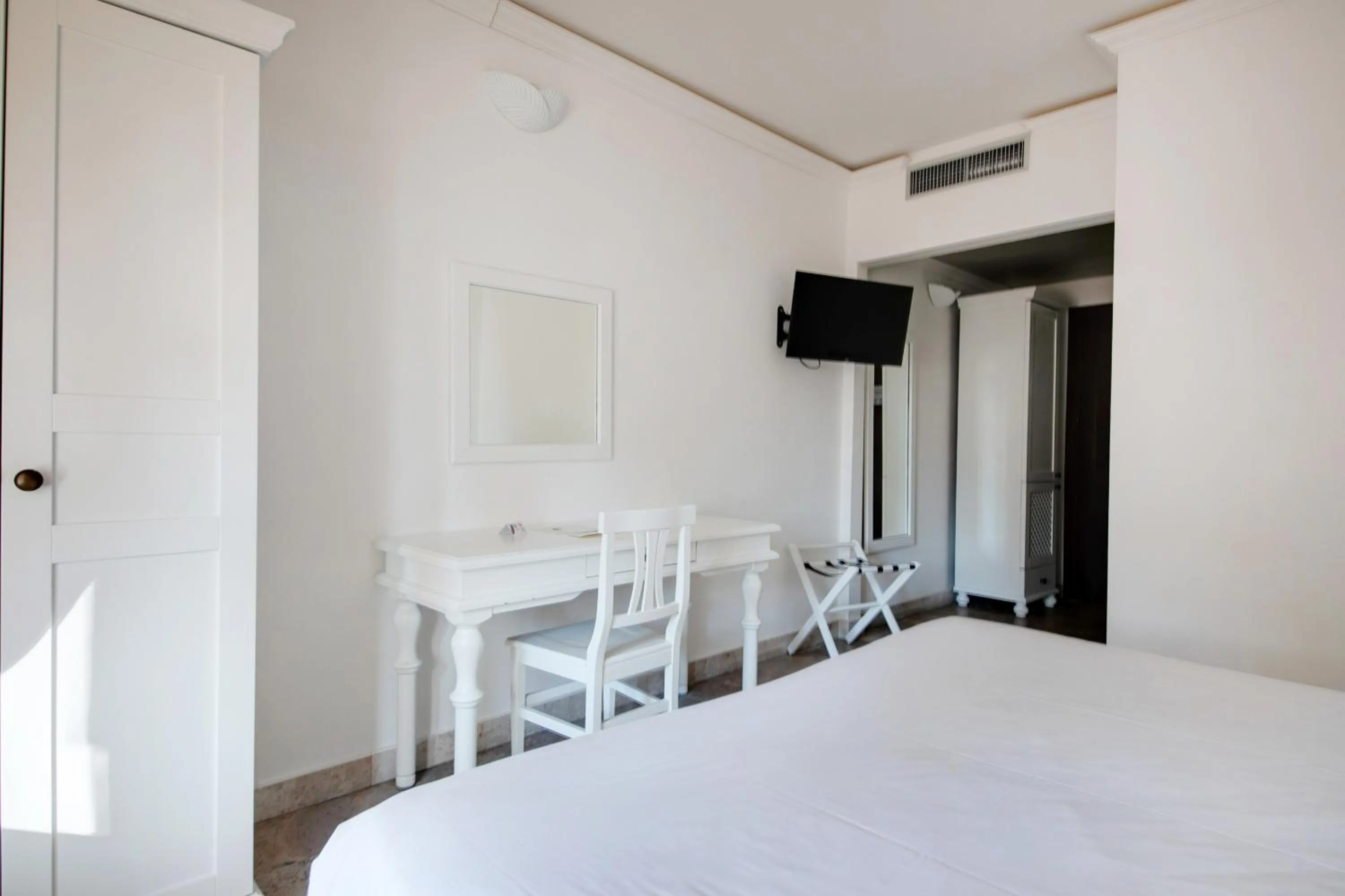 TV and multimedia, Bed in Phi Hotel Sighientu