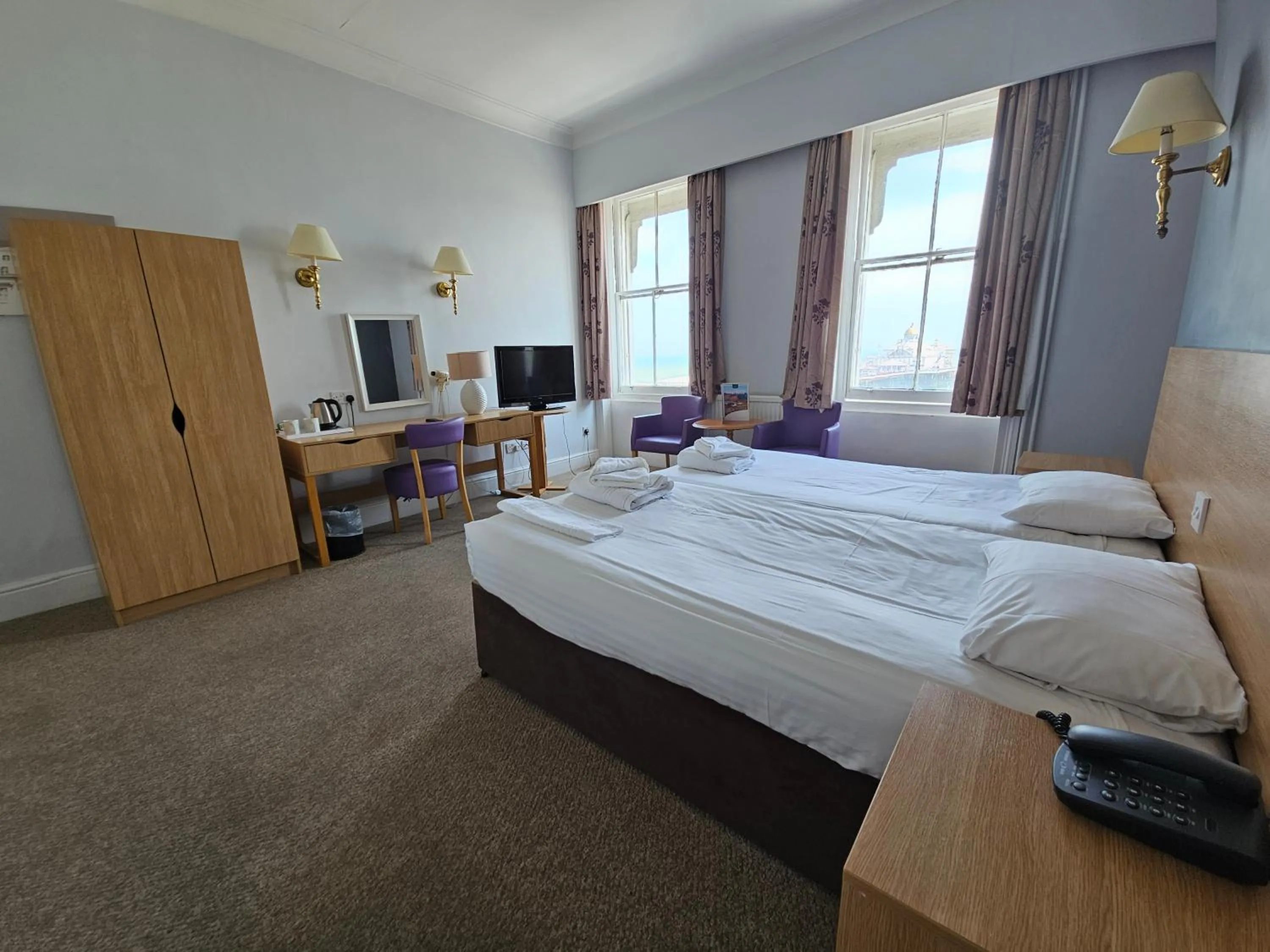 Bedroom, Bed in The Burlington Hotel