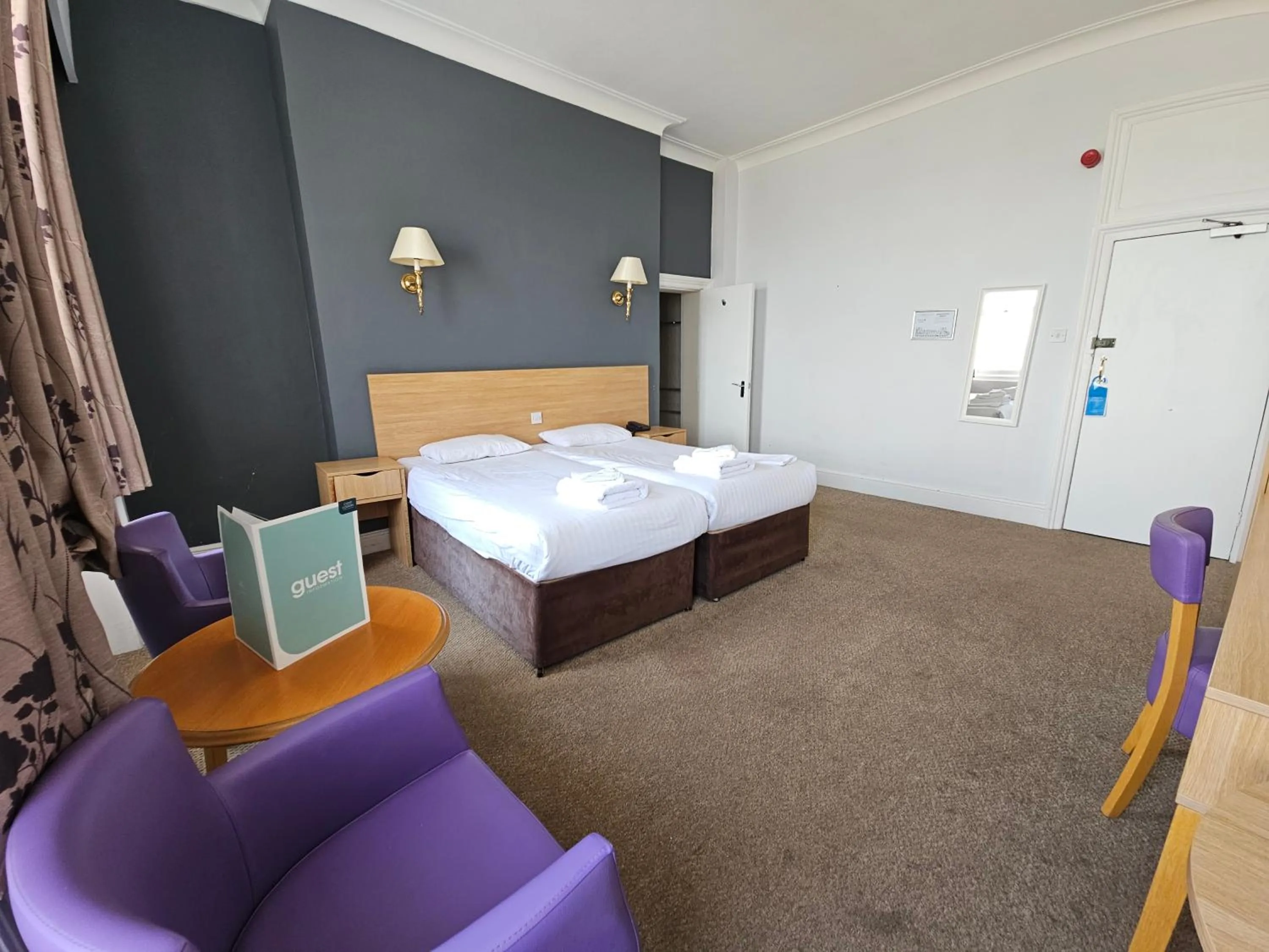 Bedroom, Bed in The Burlington Hotel