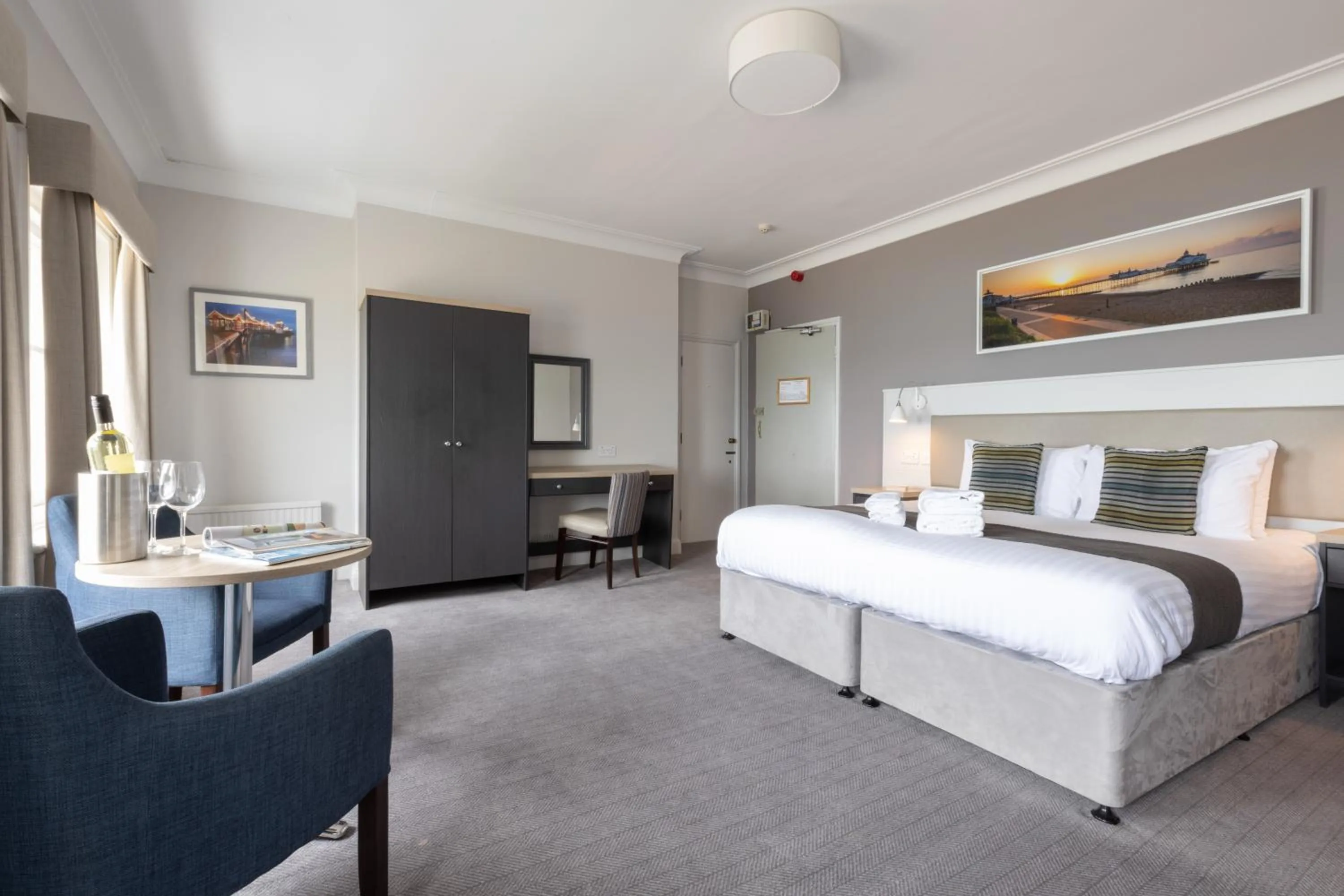 Bedroom, Bed in The Burlington Hotel