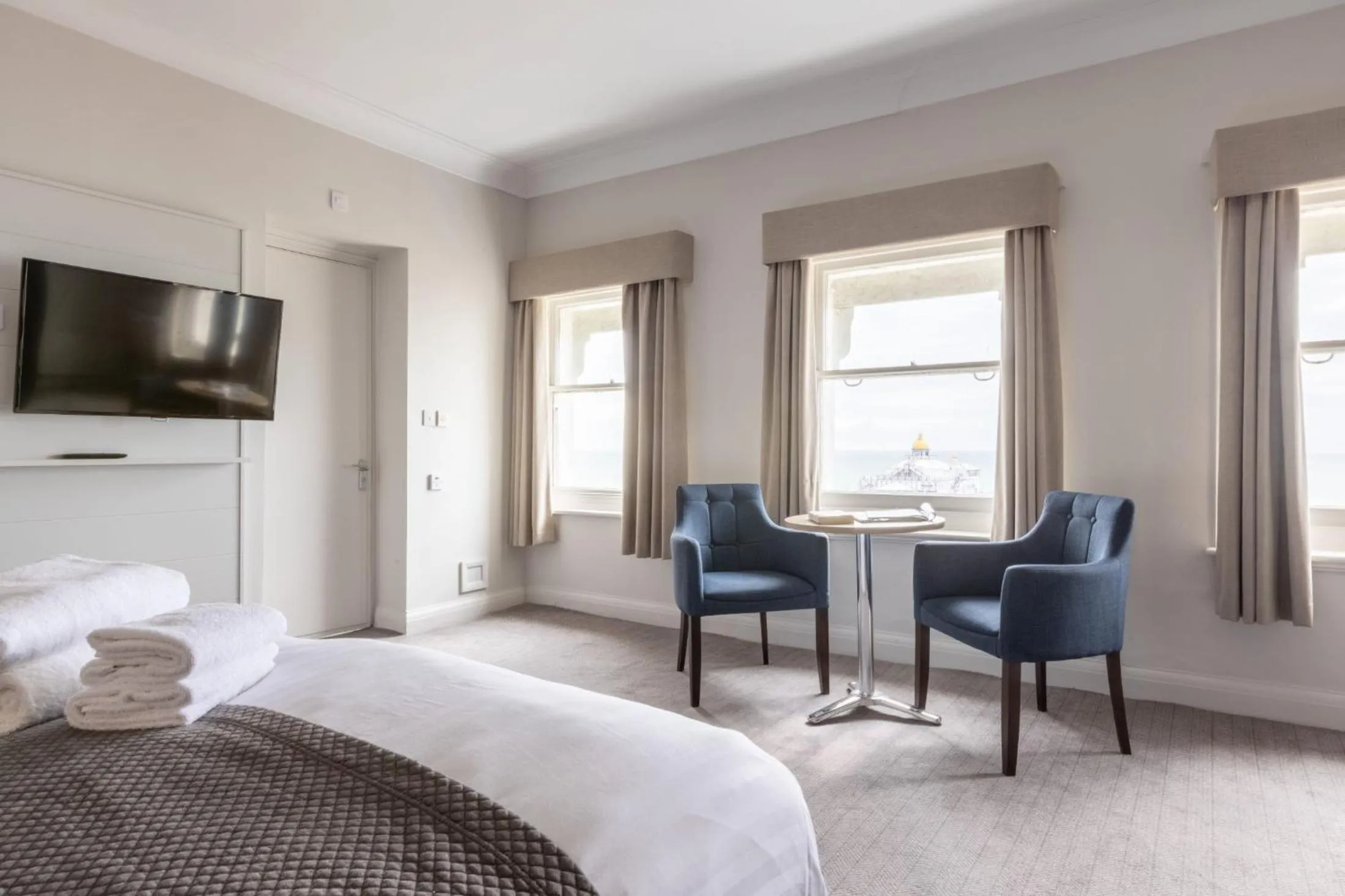 Bedroom, Bed in The Burlington Hotel