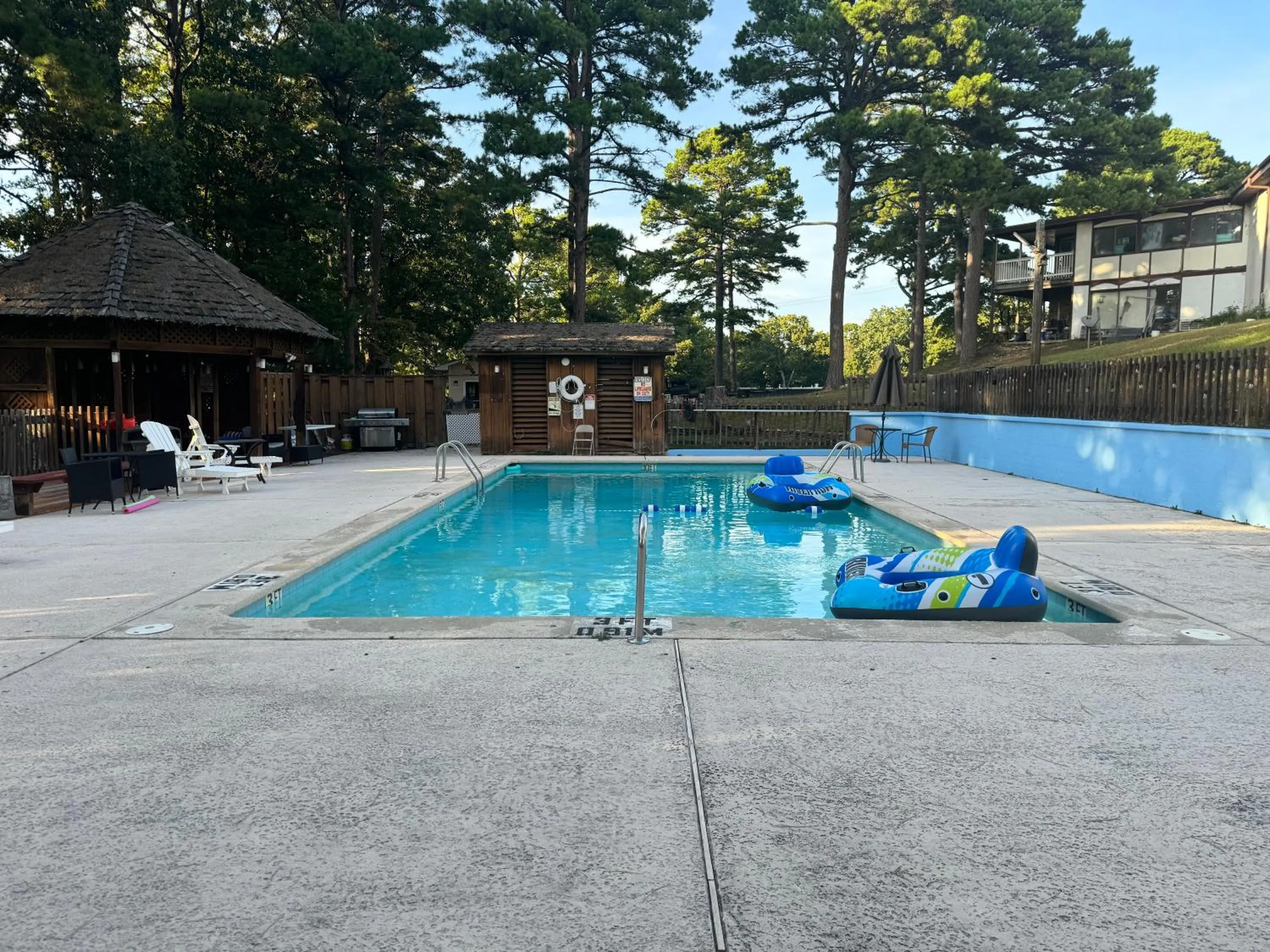 Swimming pool in Eureka Springs Heritage Motel