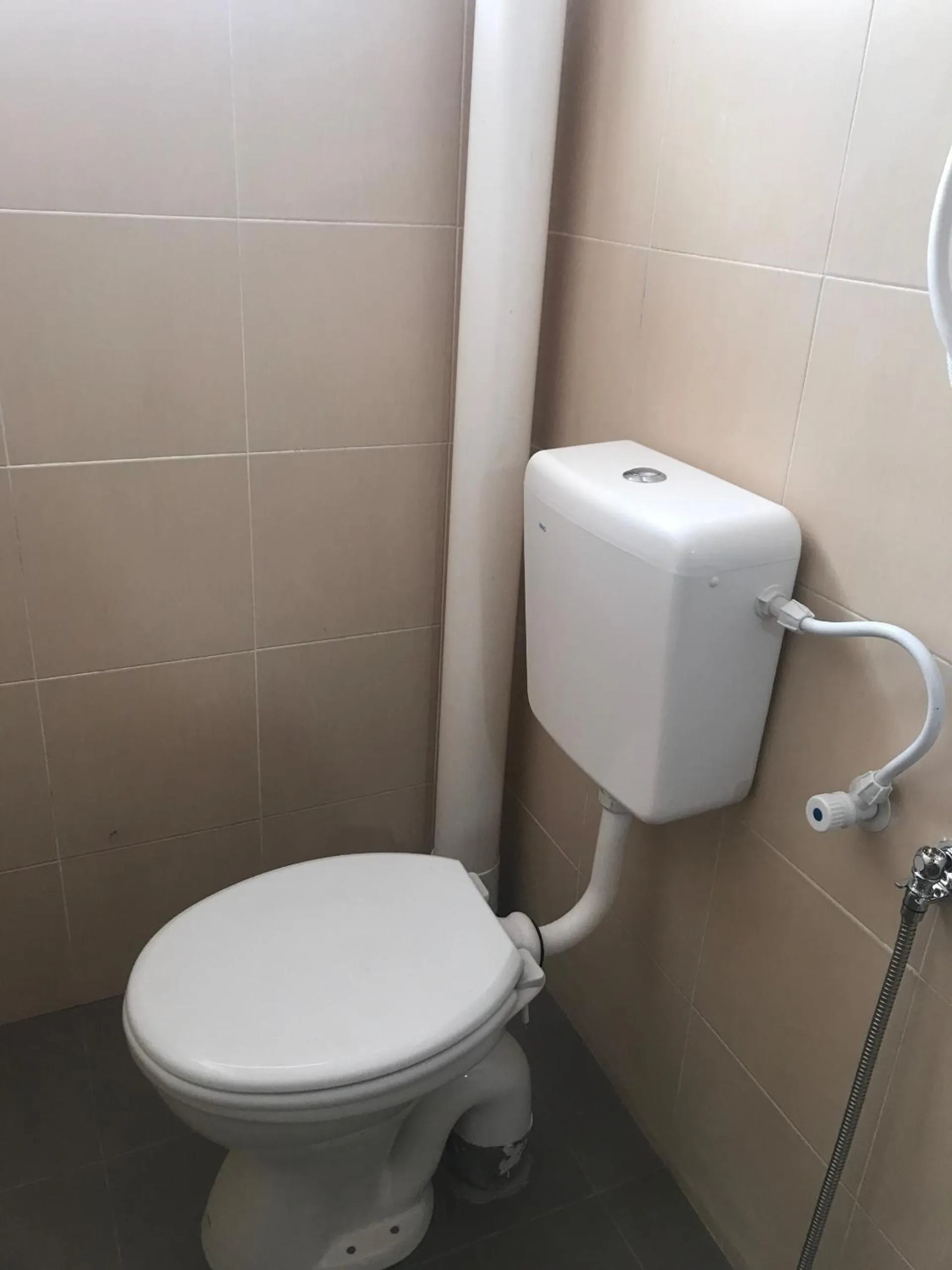 Bathroom in OYO 90493 JL Homestay