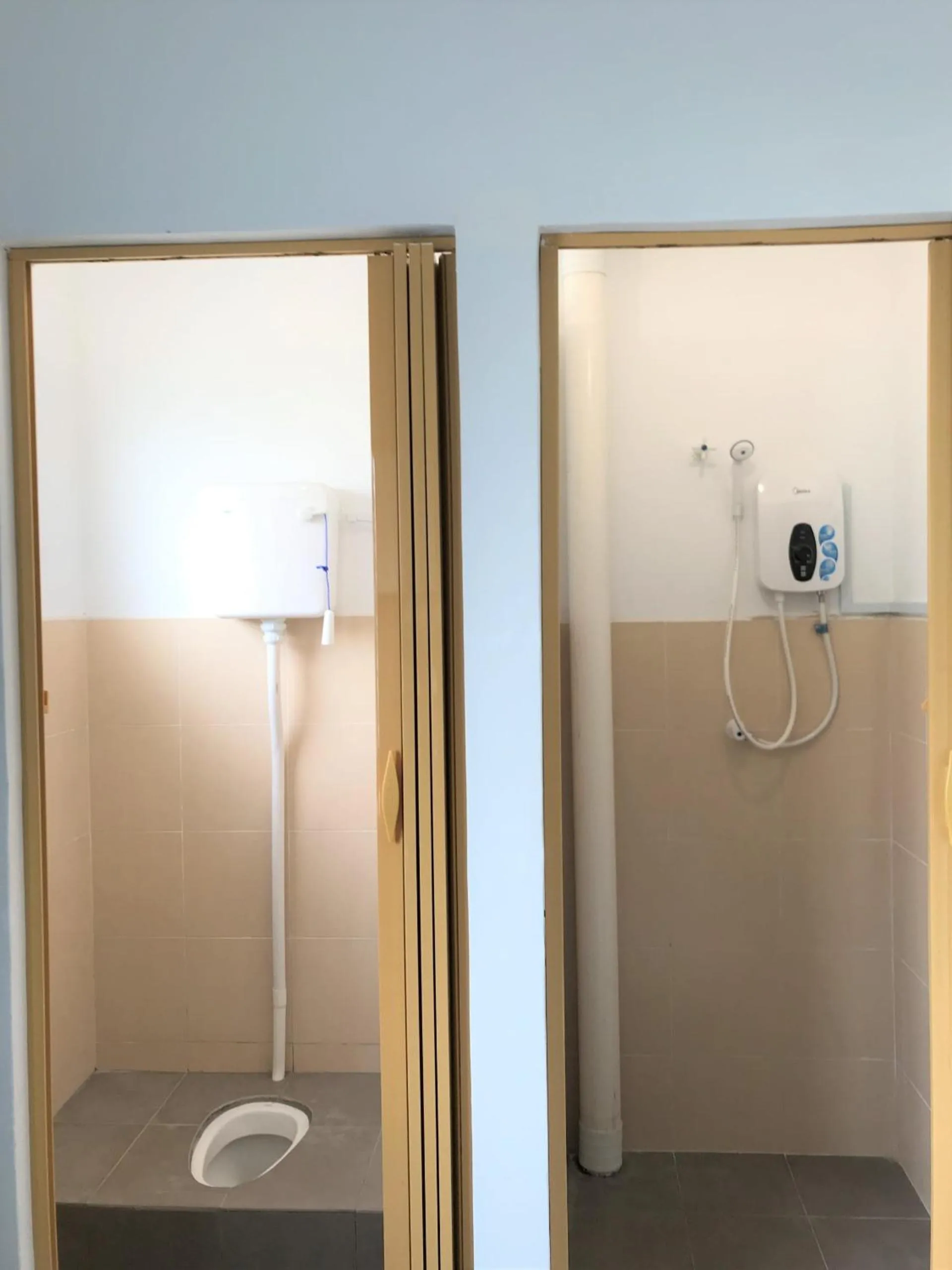 Bathroom in OYO 90493 JL Homestay