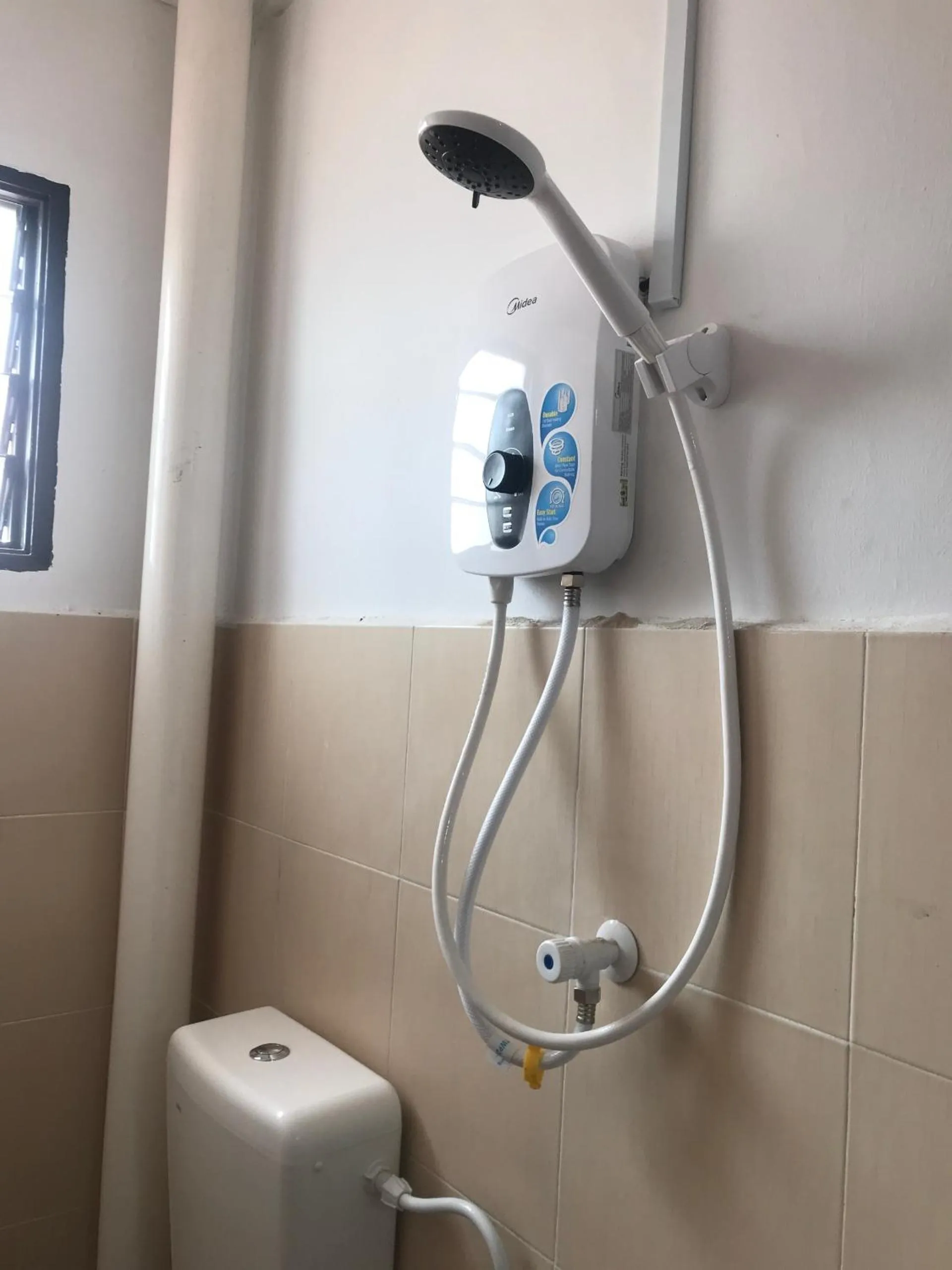 Bathroom in OYO 90493 JL Homestay