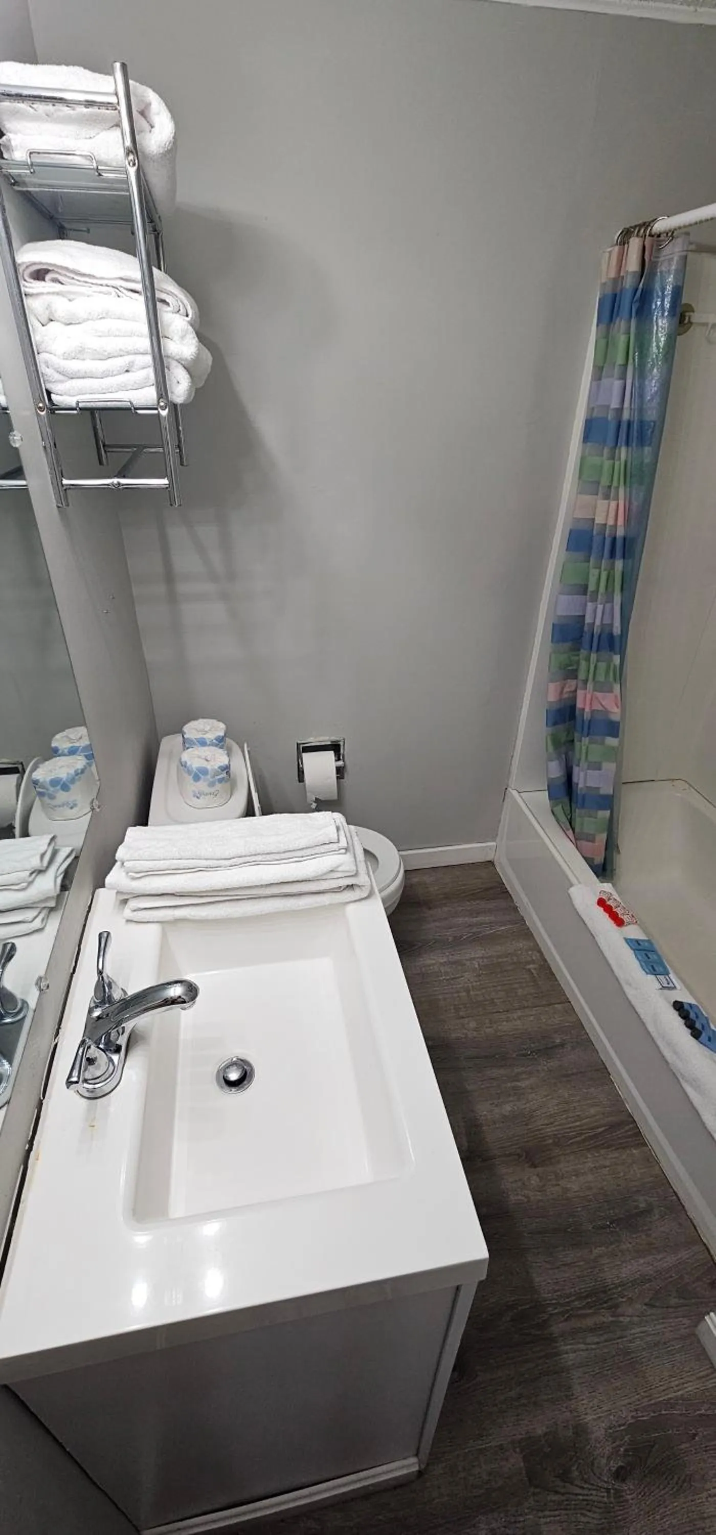 Shower, Bed in Ships Inn